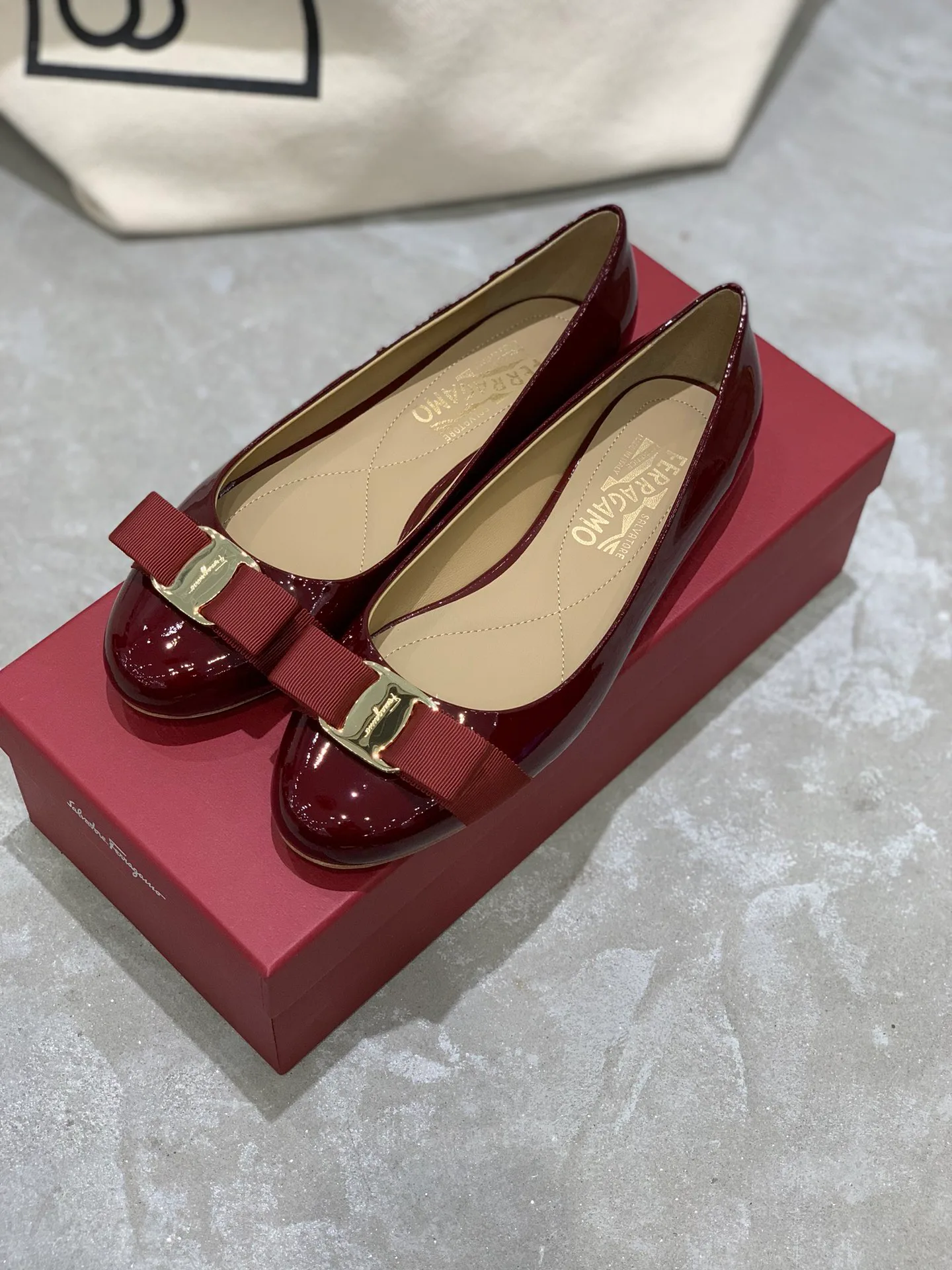 Балетки Женские Salvatore Ferragamo 18340642