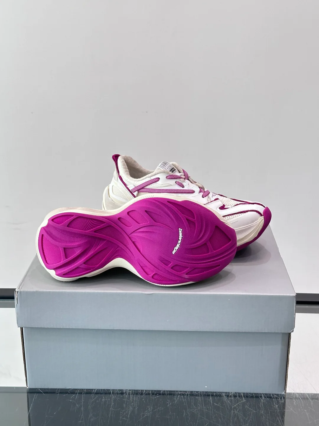 Кроссовки Женские Balenciaga 17649837