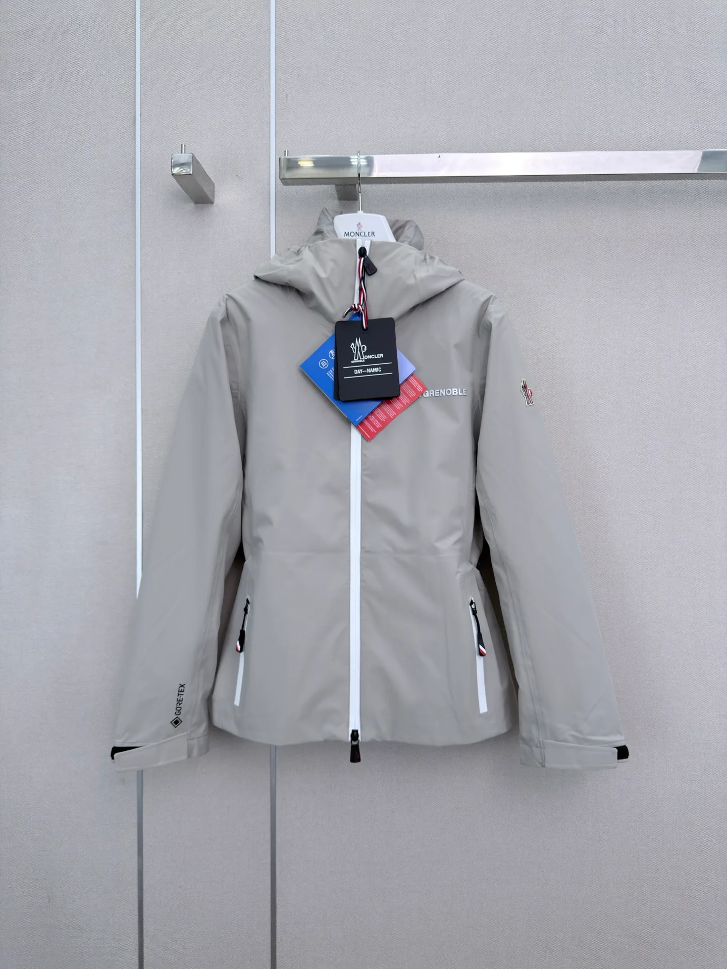 Куртки И Пуховики Женские Moncler 18501655
