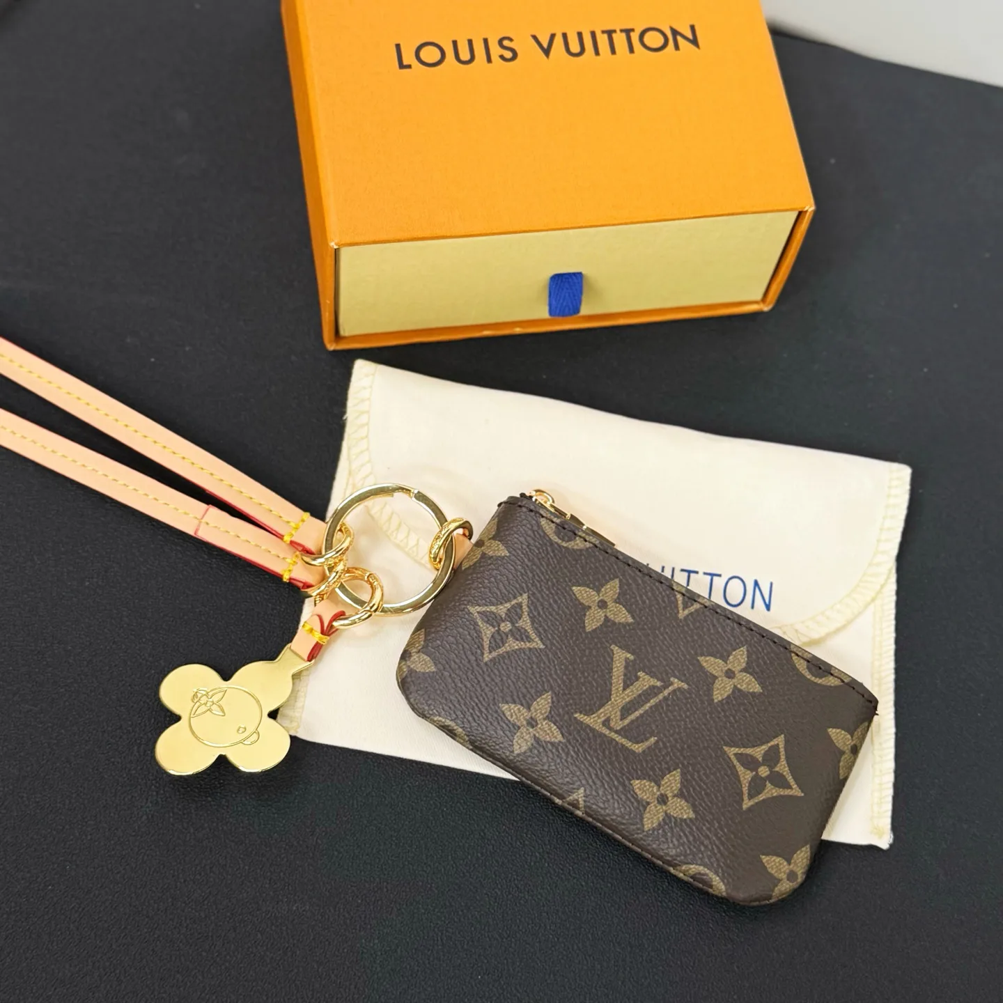 Сумки На Ремне Женские Louis Vuitton 2546475