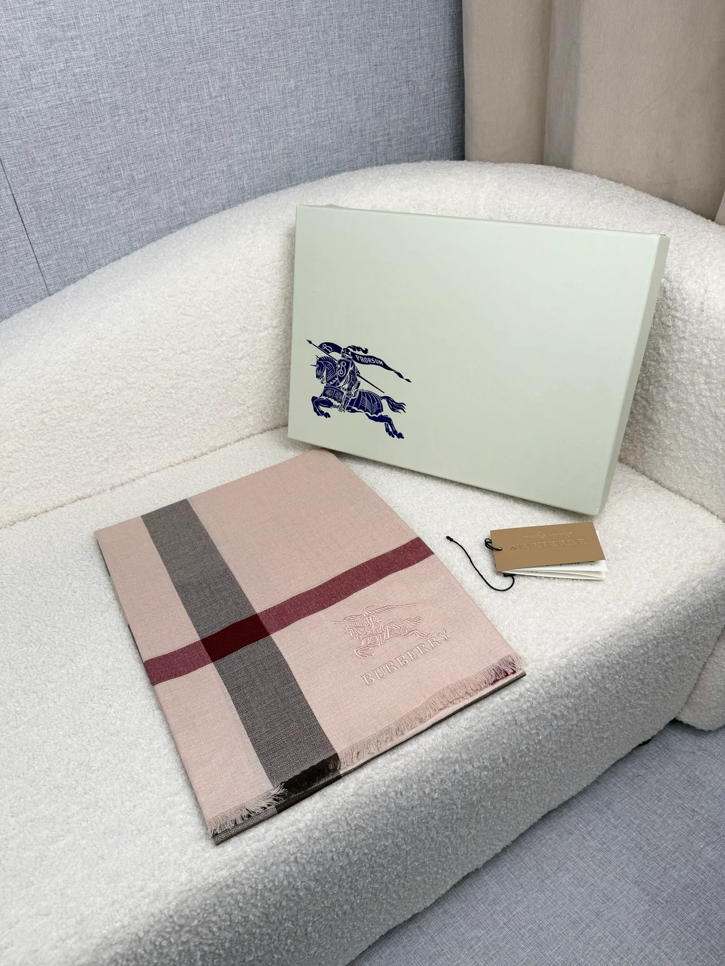 Шарфы Burberry 1420246