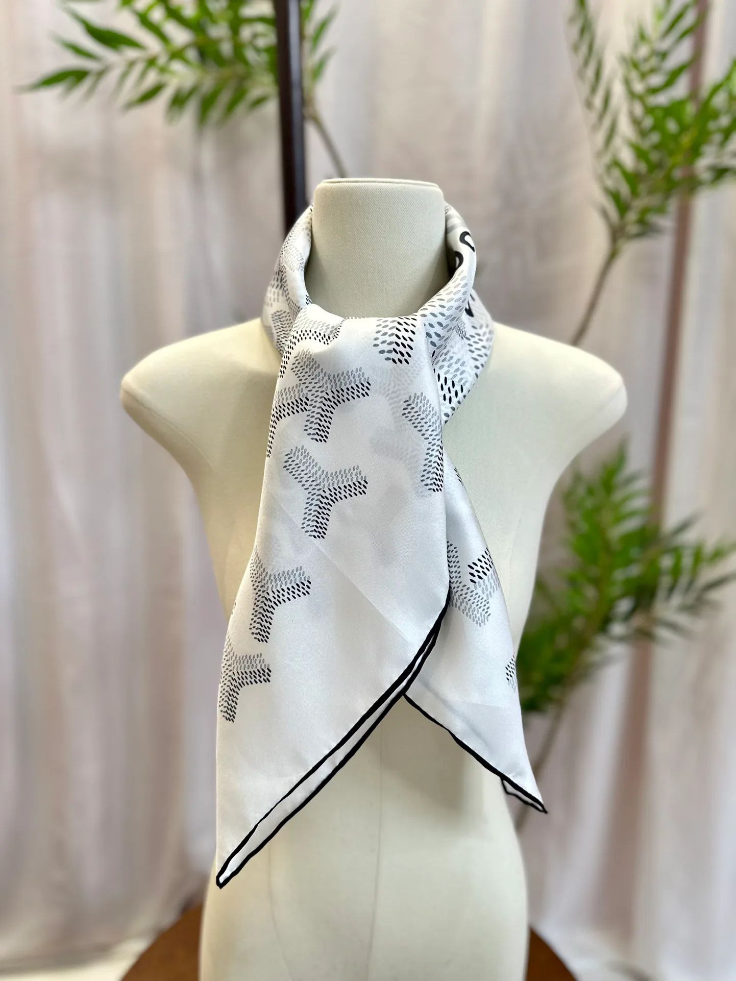 Шарфы Goyard 23923