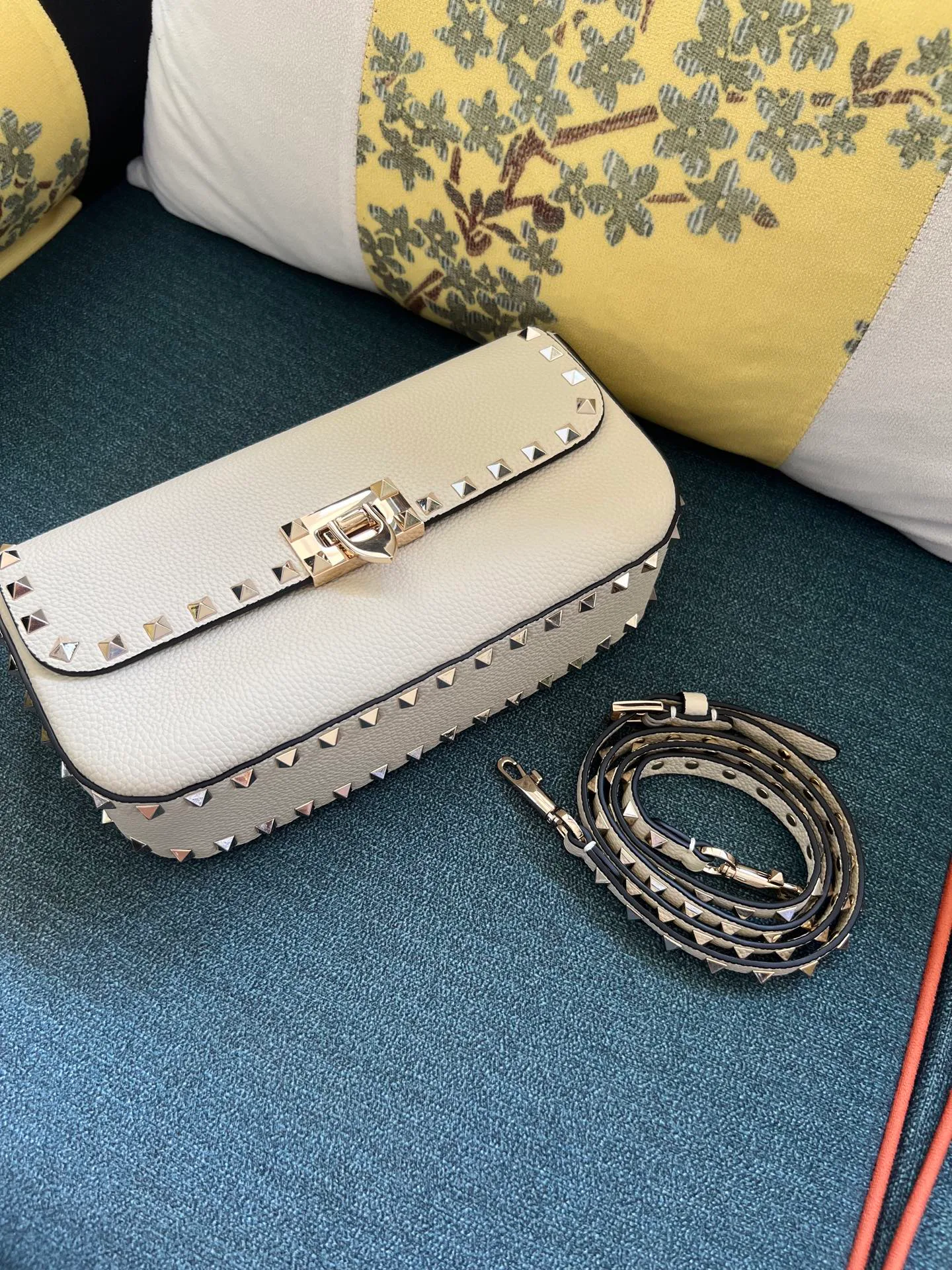 Сумки На Ремне Женские Valentino 8728874