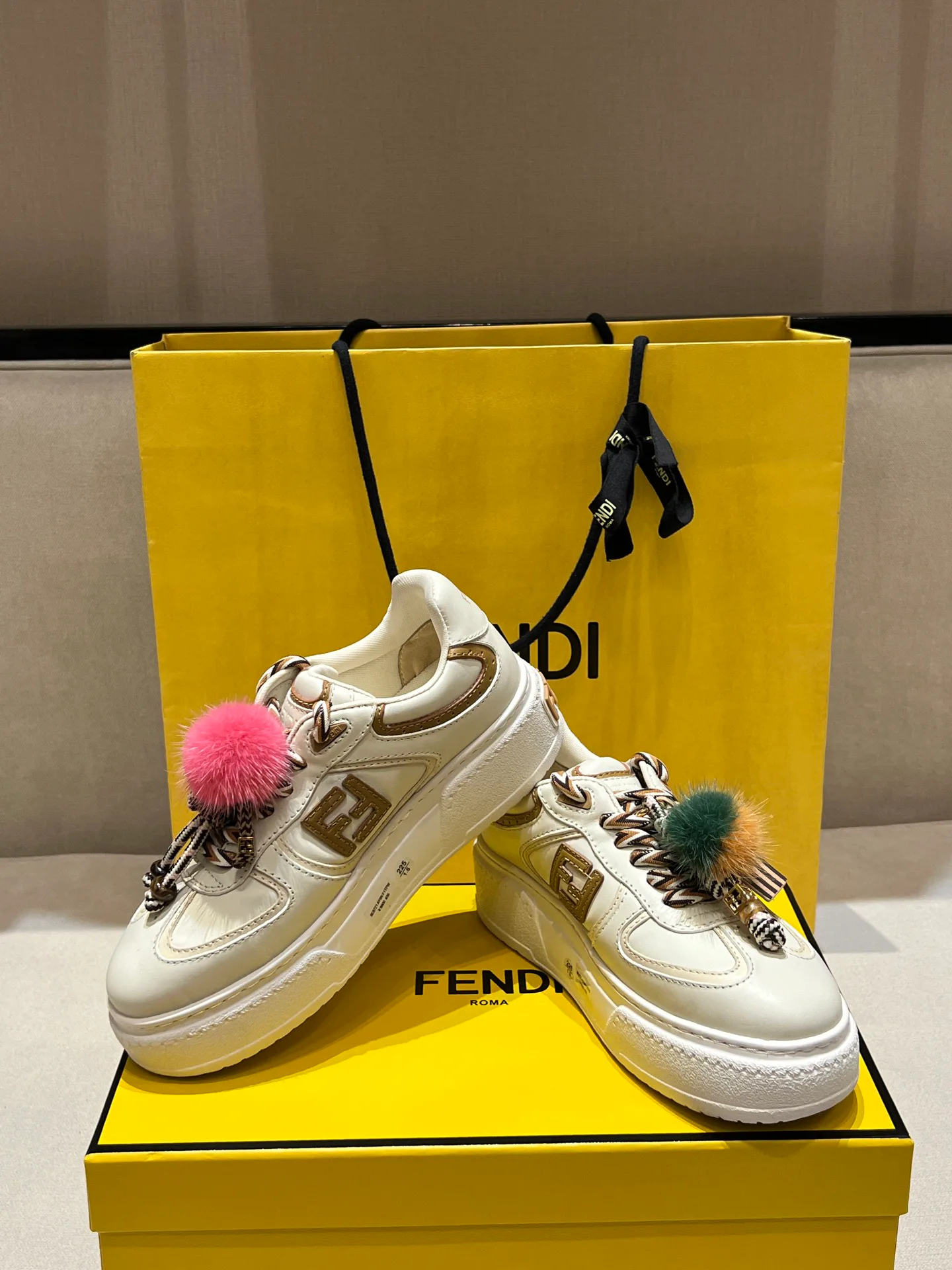 Кроссовки Женские Fendi 18020642