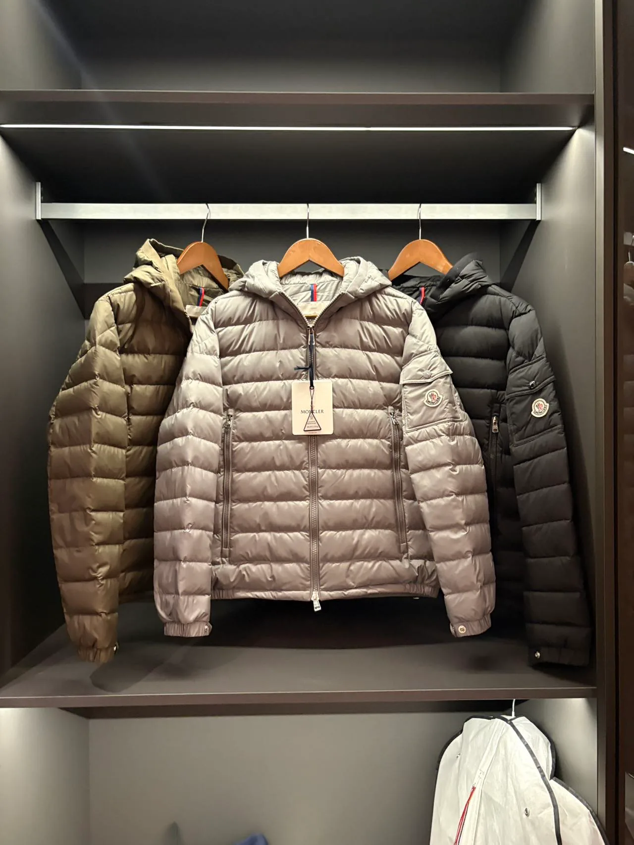 Куртки И Пуховики Мужские Moncler 18231542