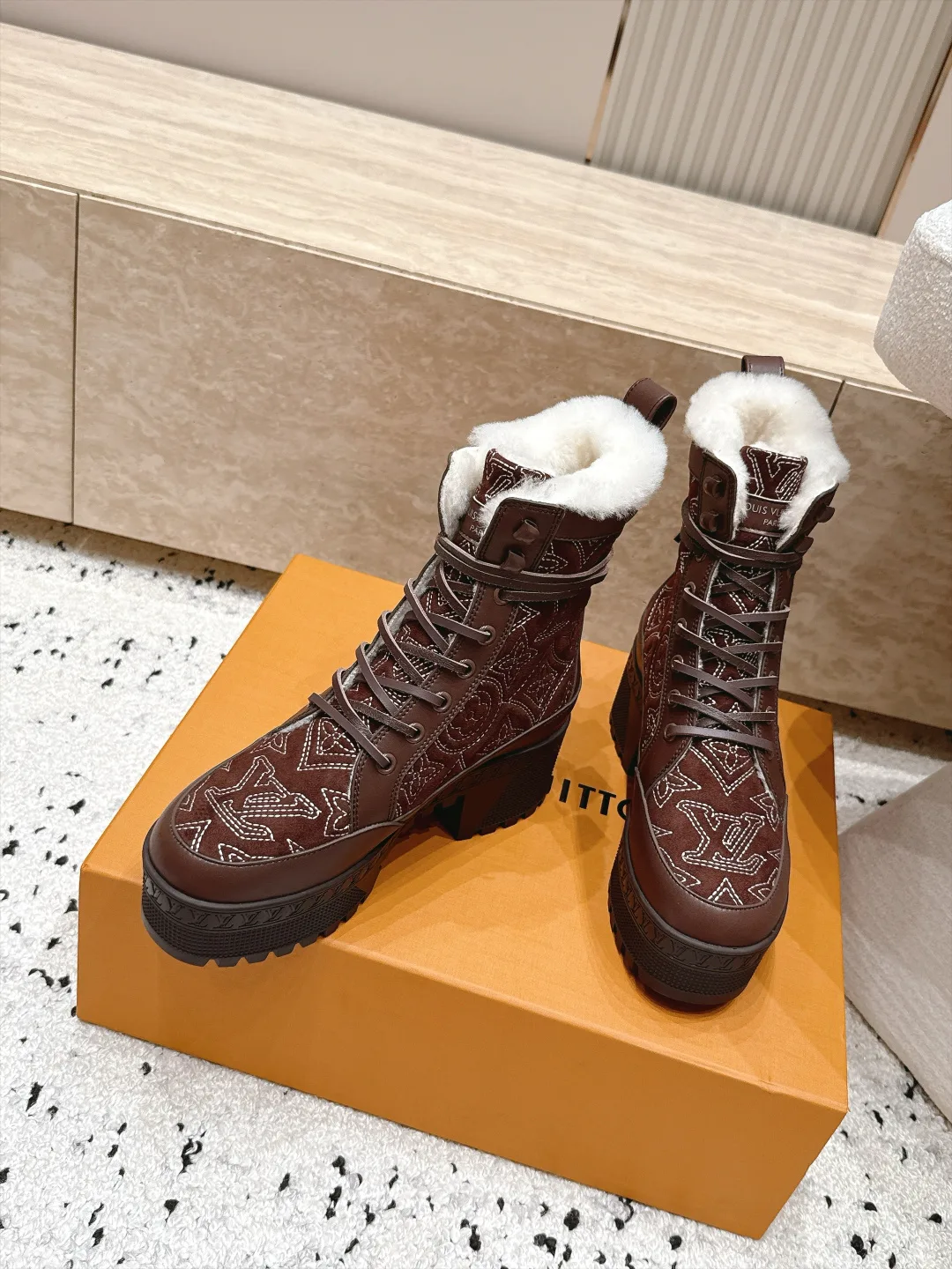 Ботинки Женские Louis Vuitton 18498030