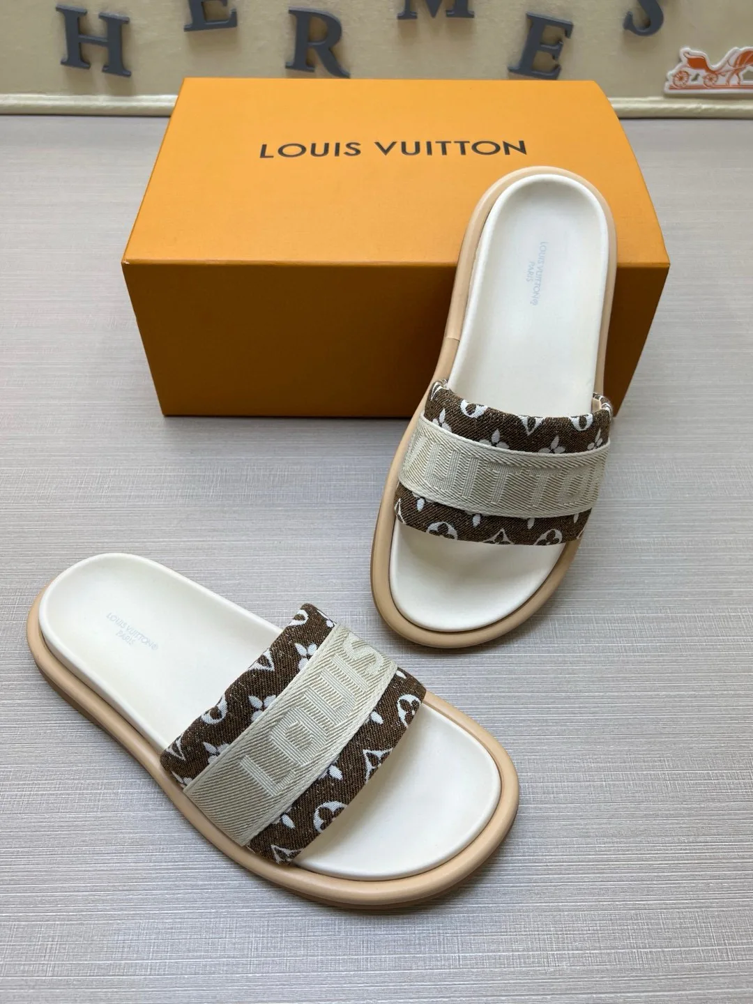 Шлепанцы Женские Louis Vuitton 9801519