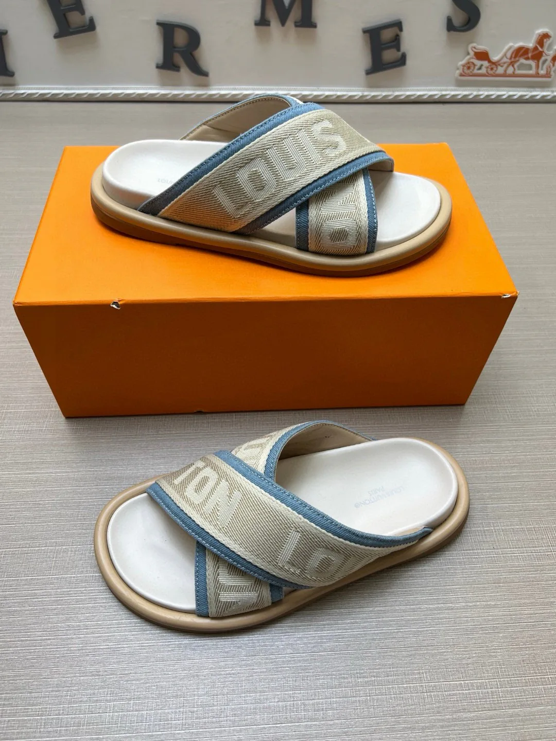 Шлепанцы Женские Louis Vuitton 9801554