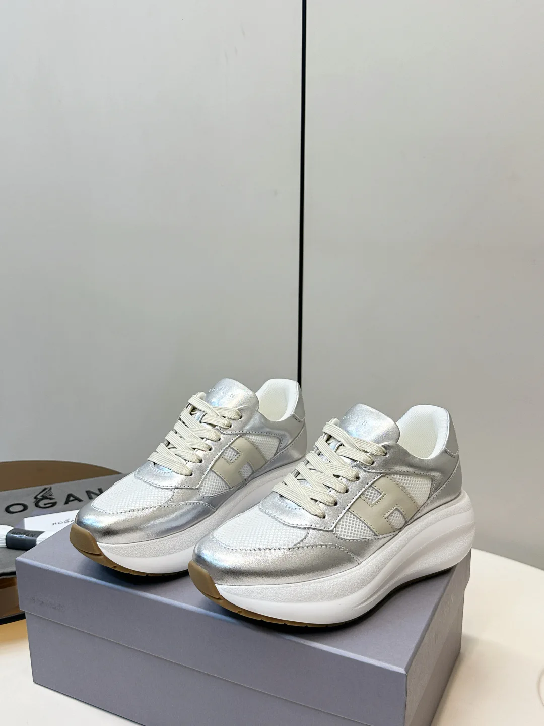 Кроссовки Женские Hogan 12835312