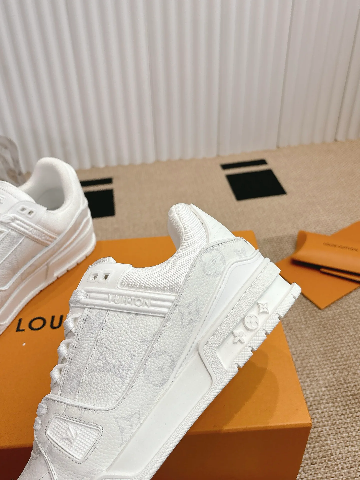 Кроссовки Женские Louis Vuitton 18324768
