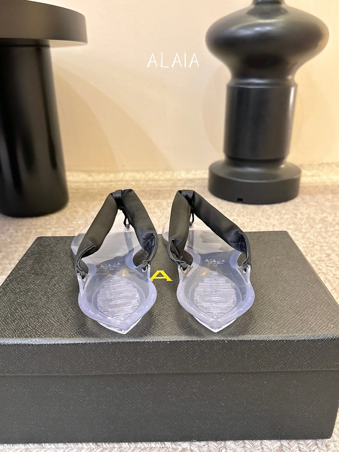 Шлепанцы Женские Alaia 13321052