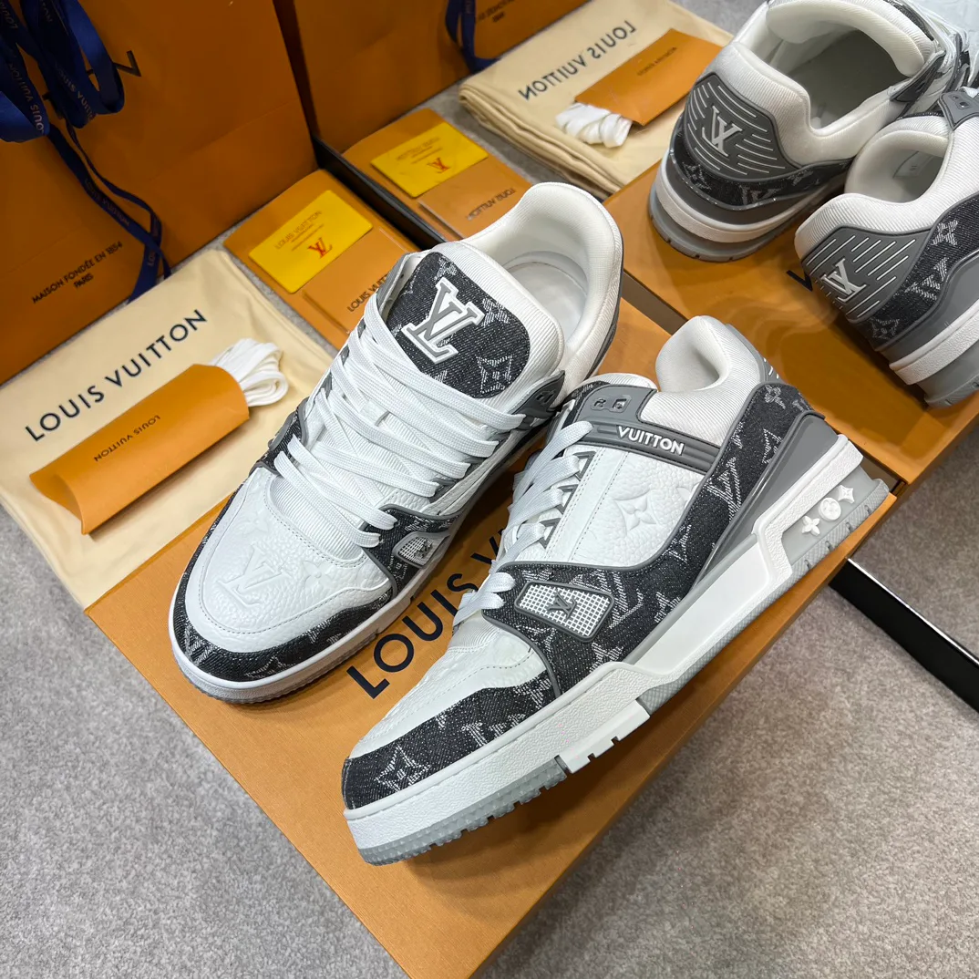 Кроссовки Женские Louis Vuitton 18121614