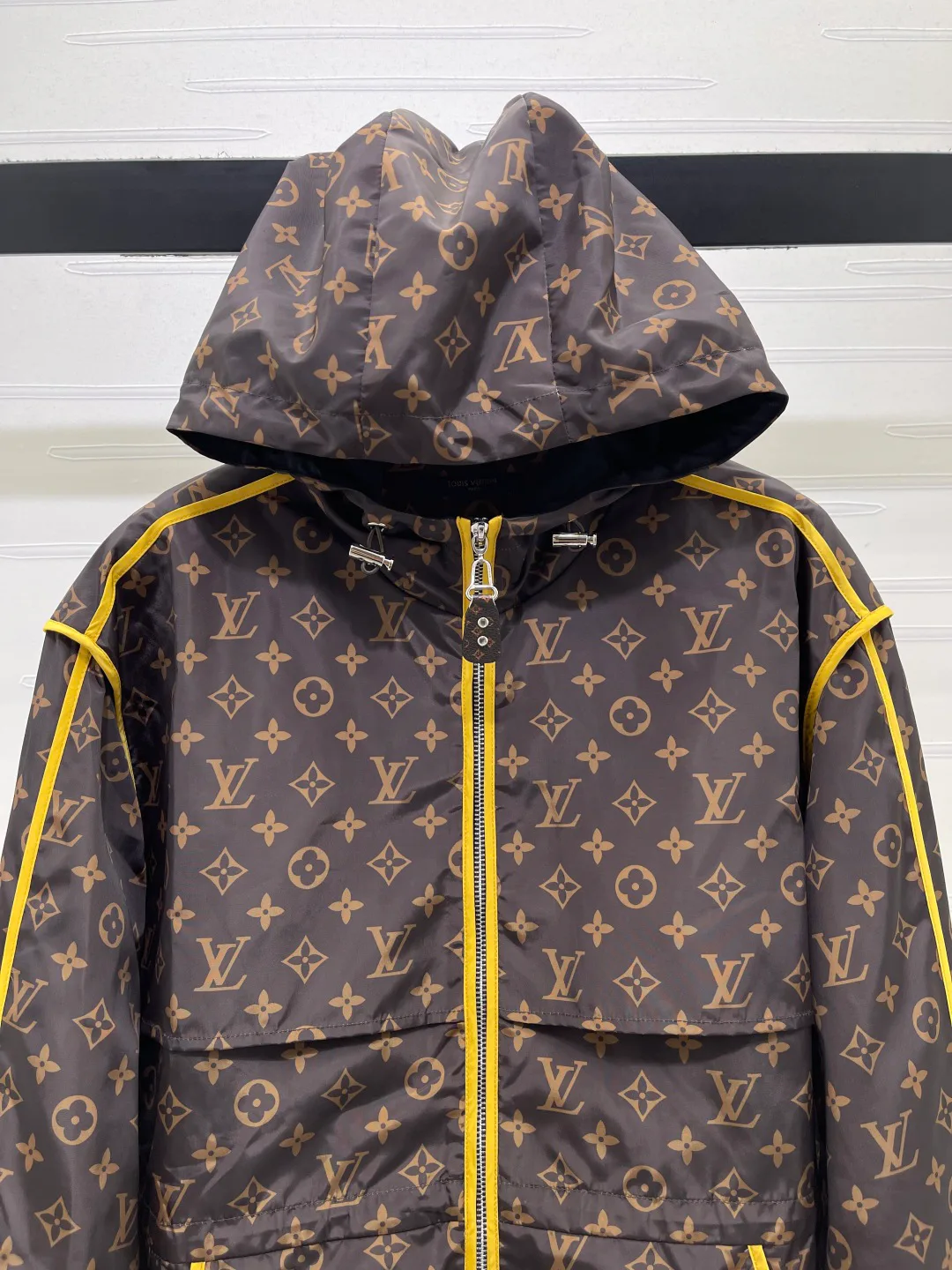 Куртки И Пуховики Женские Louis Vuitton 18038738