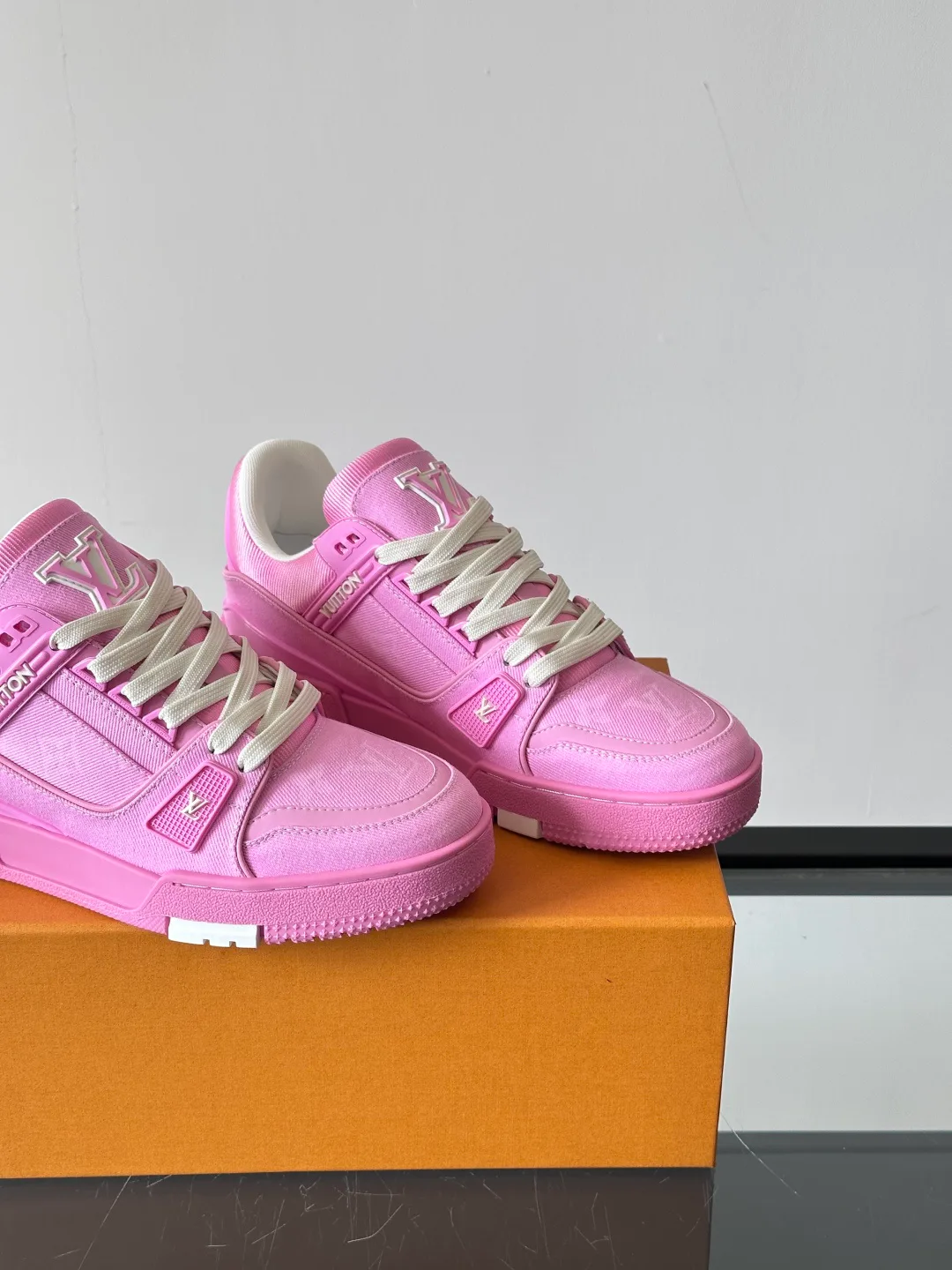 Кроссовки Женские Louis Vuitton 11602243