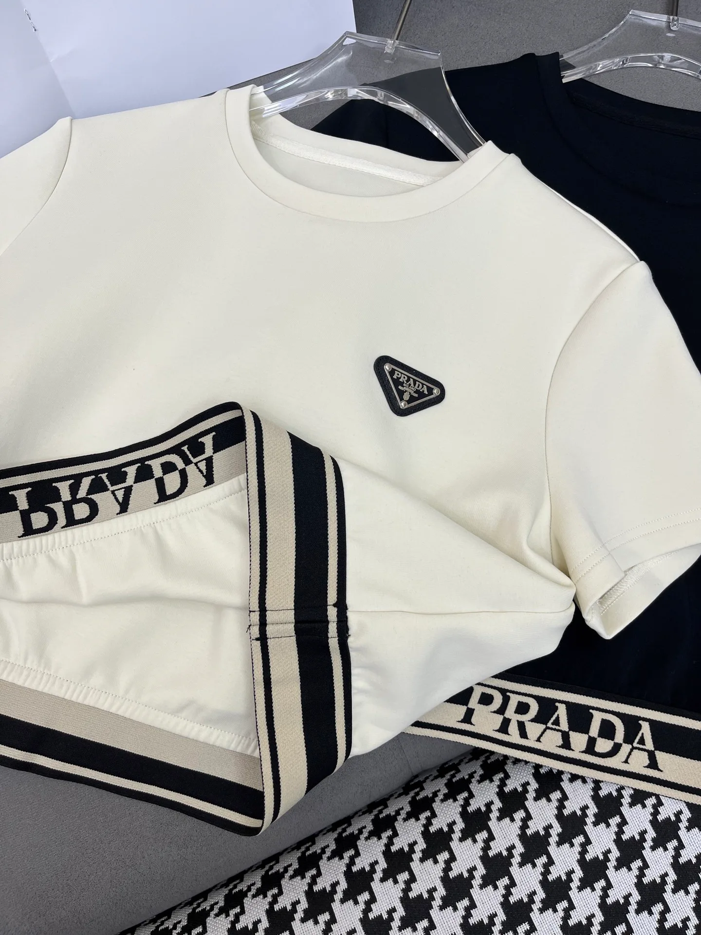 Костюмы Женские Prada 23487