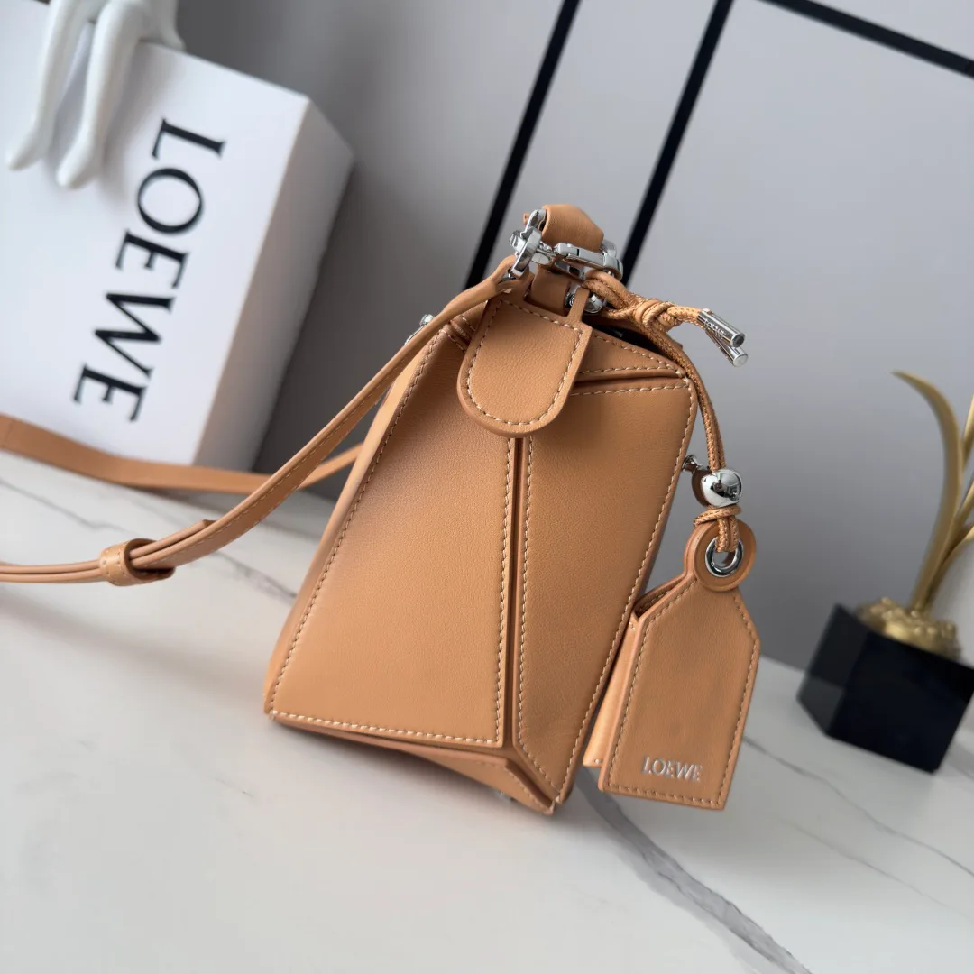 Классические Сумки Женские Loewe 17270394