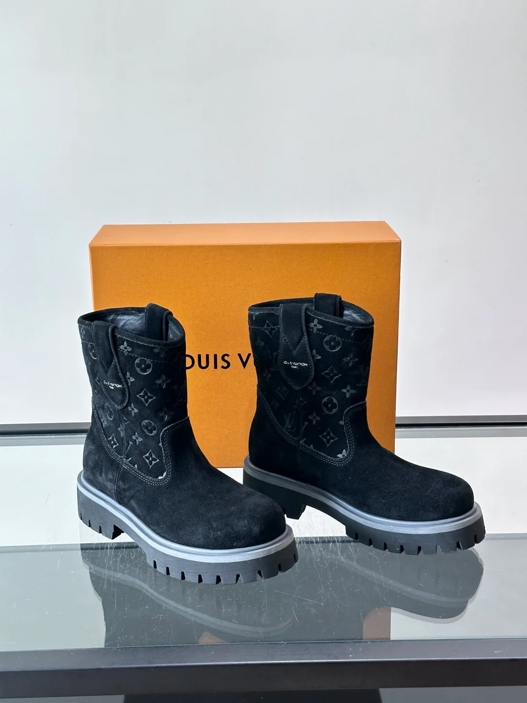 Ботинки Мужские Louis Vuitton 18102793