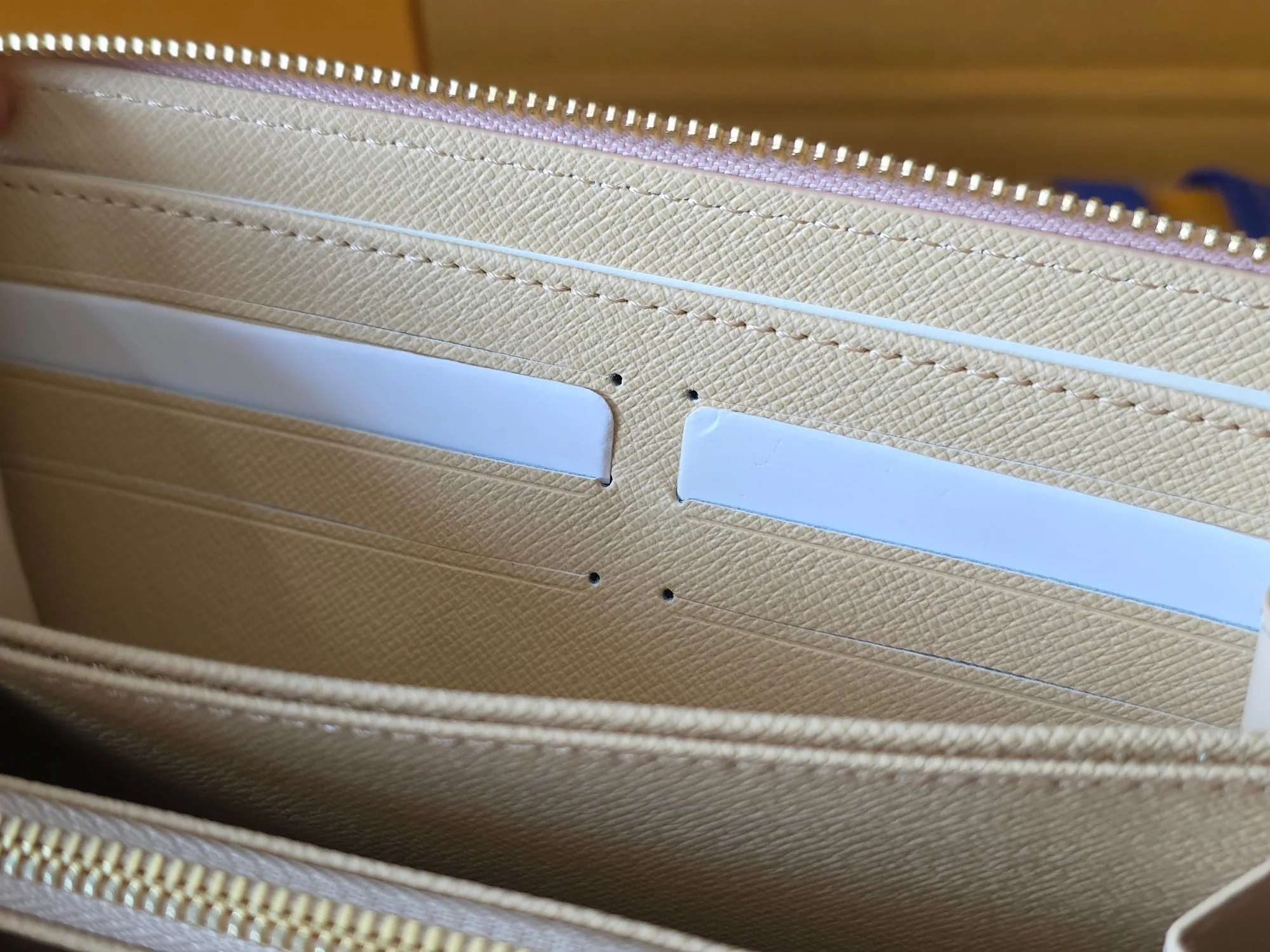 Клатчи Женские Louis Vuitton 18391185