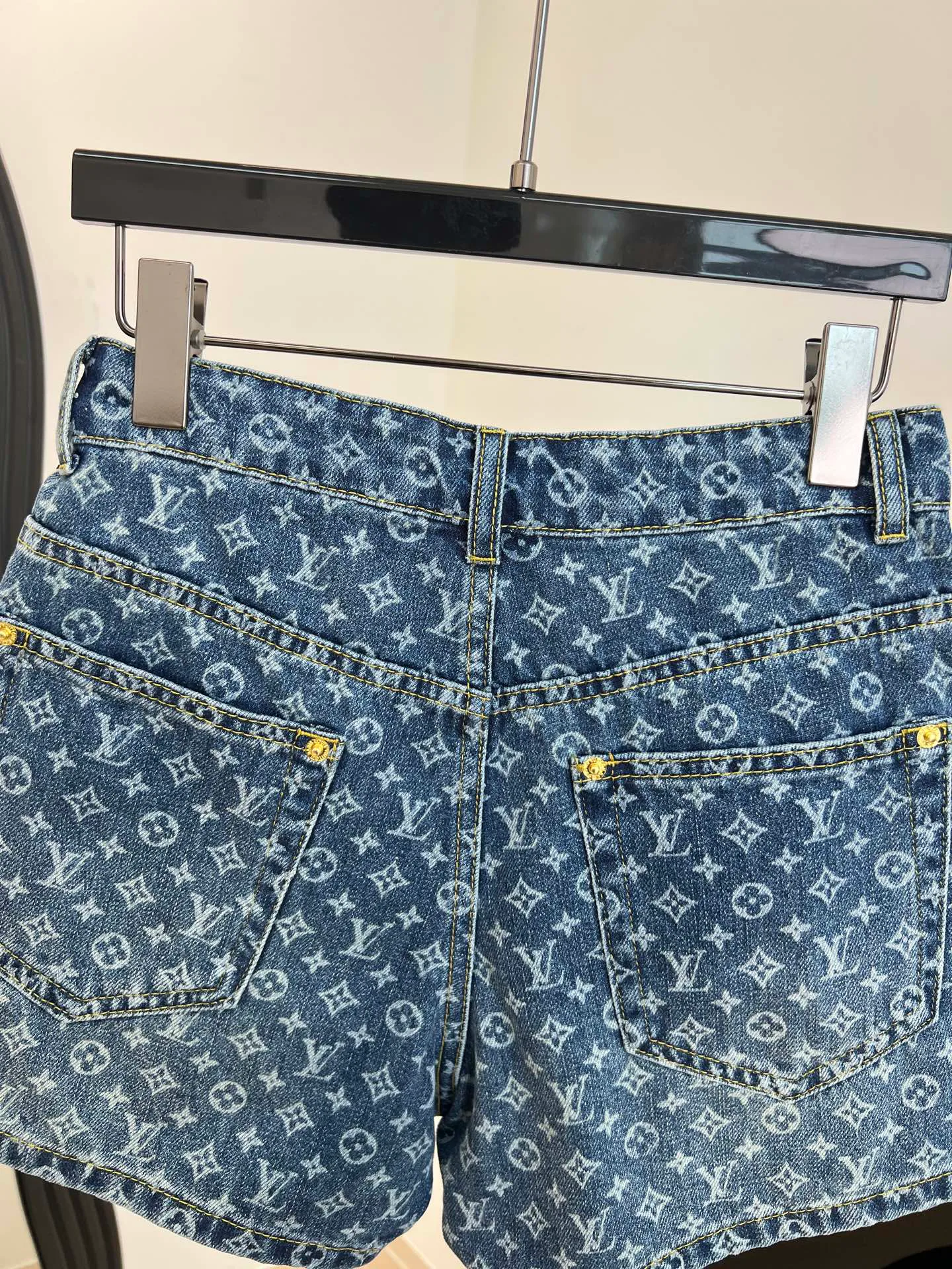Шорты Женские Louis Vuitton 11645810