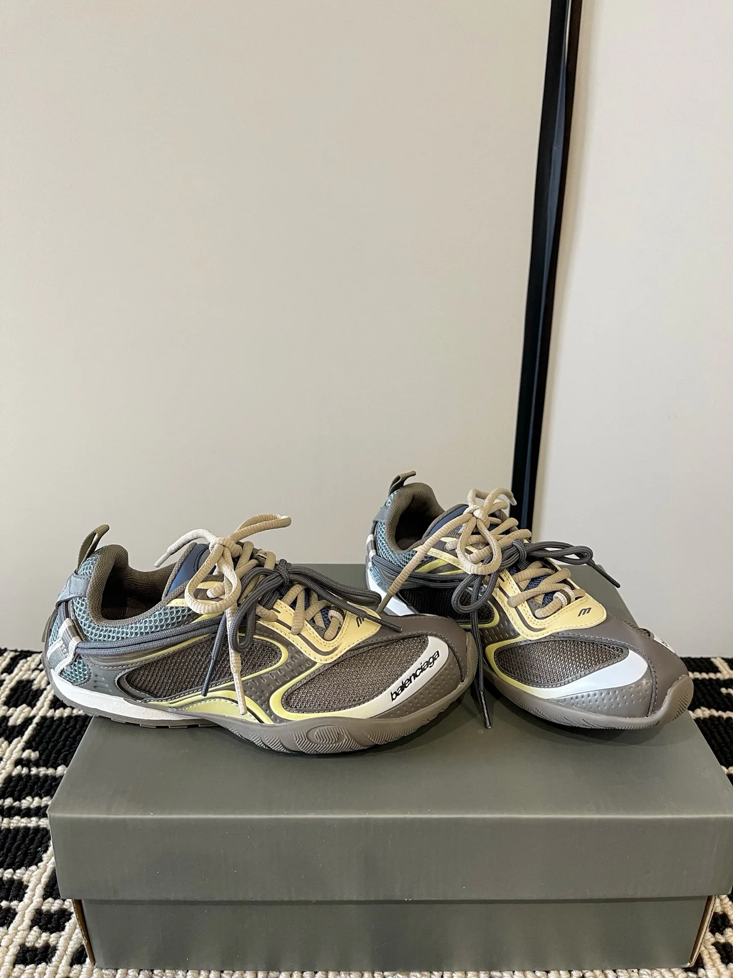 Кроссовки Женские Balenciaga 18386313