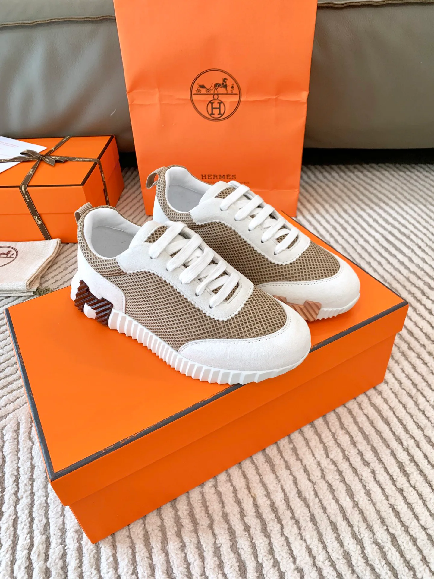 Кроссовки Женские Hermes 18485823