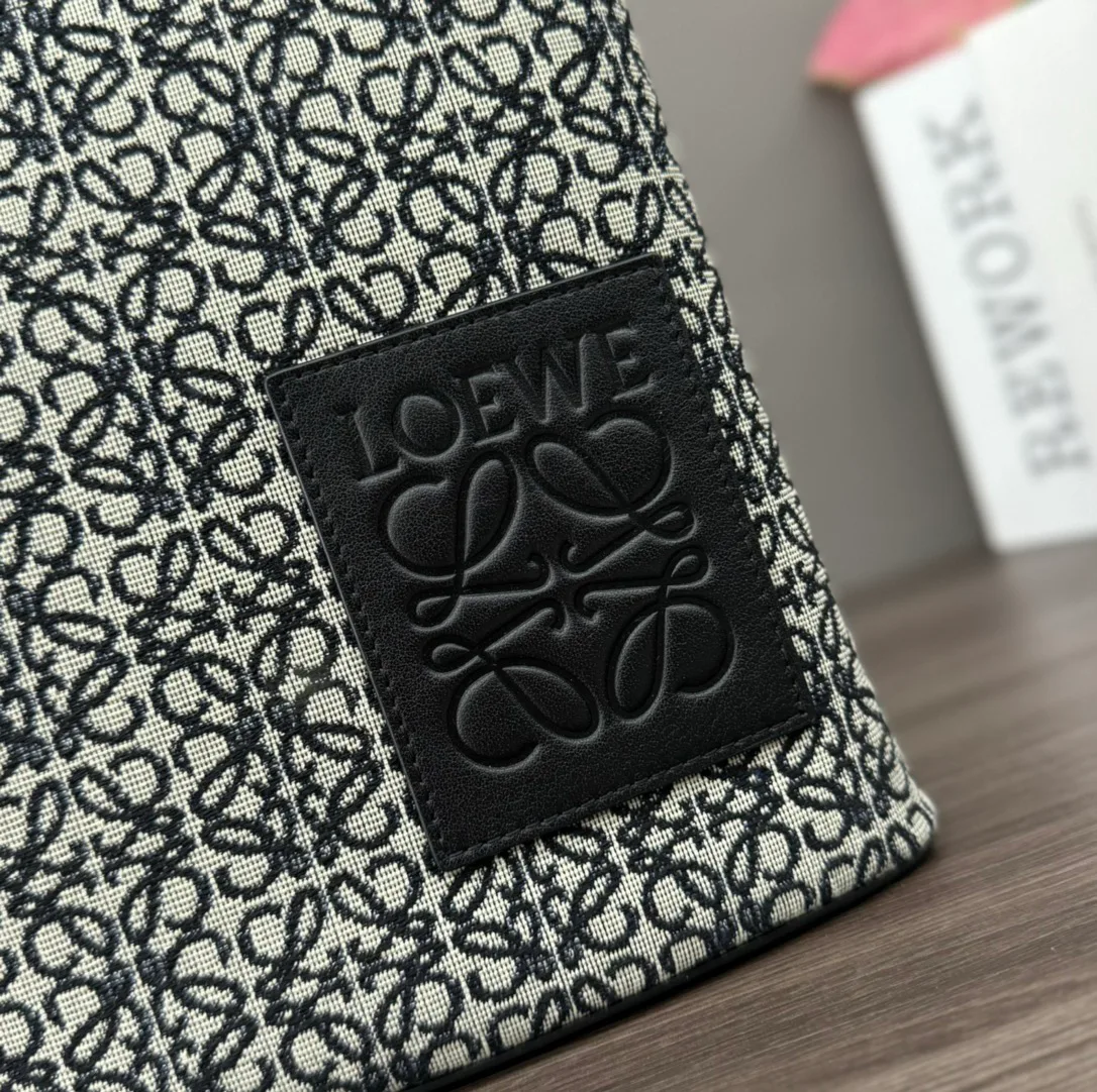 Клатчи Женские Loewe 18116452