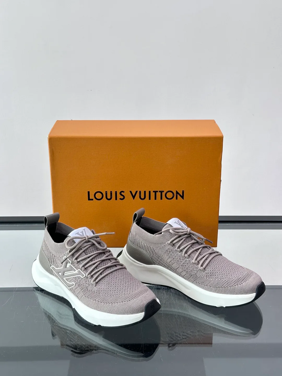 Кроссовки Мужские Louis Vuitton 18102388