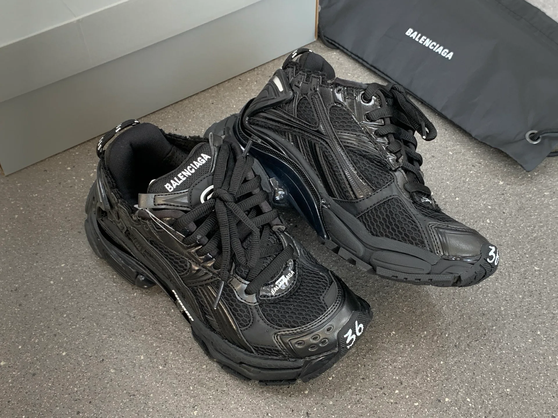 Кроссовки Женские Balenciaga 11568353