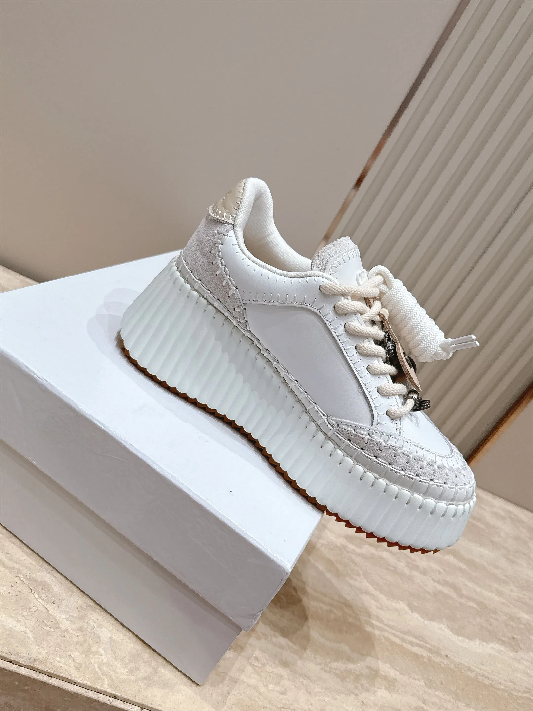 Кроссовки Женские Chloe 18436553