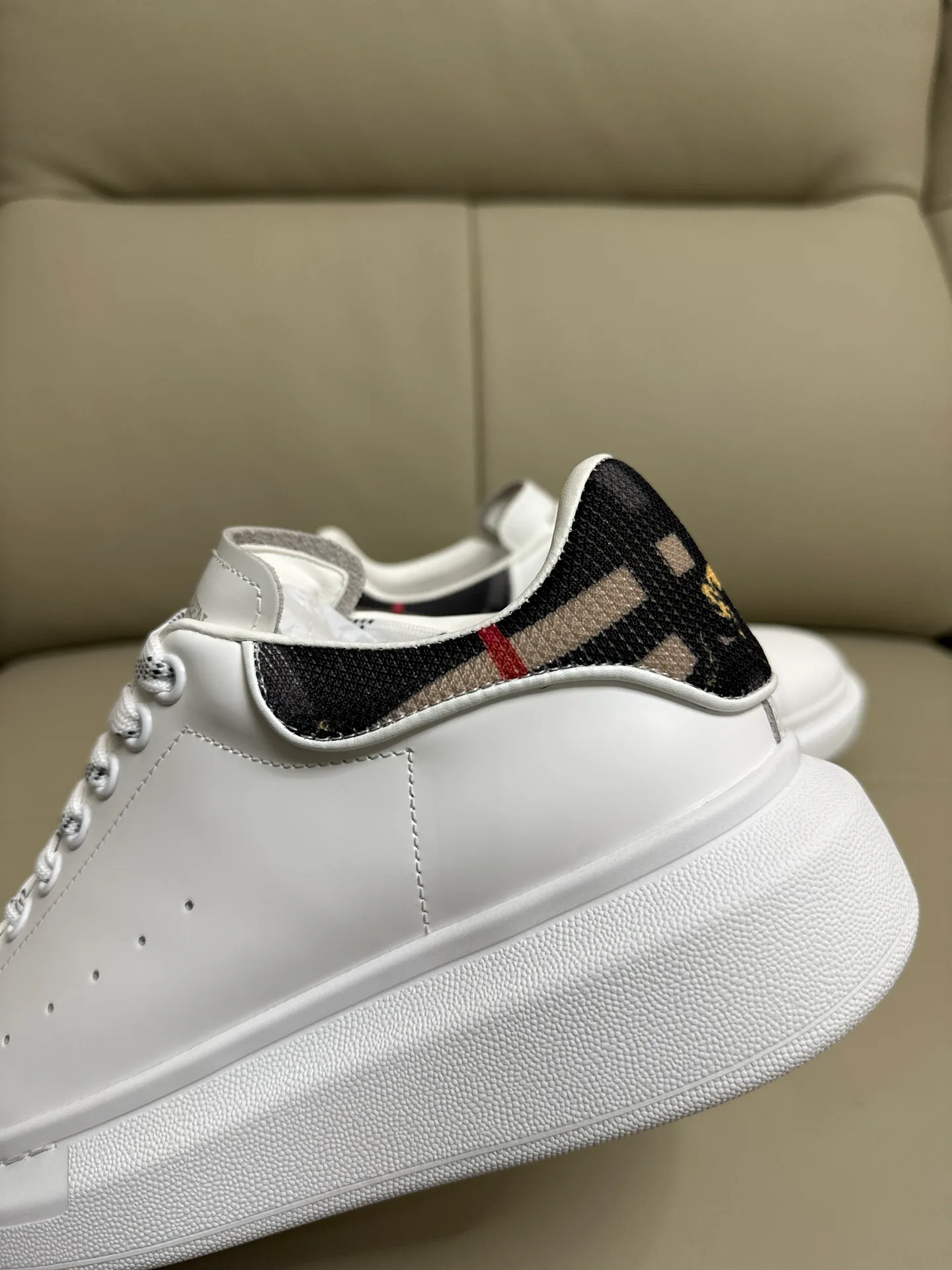 Кроссовки Женские Alexander Mcqueen 18616714