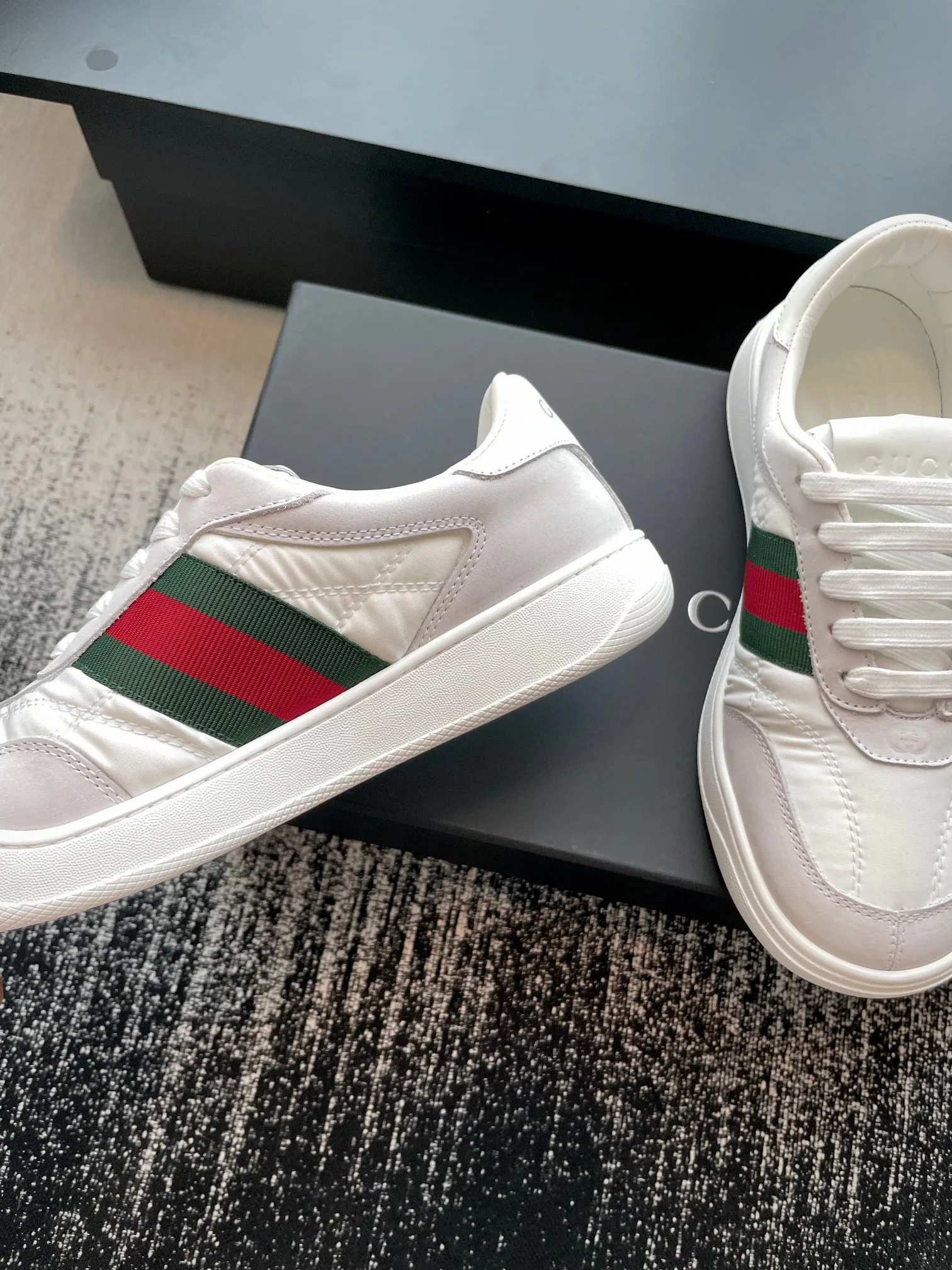 Кроссовки Женские Gucci 18447991