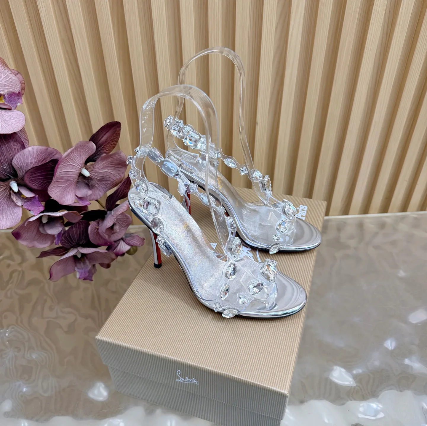 Туфли Женские Christian Louboutin 9396019