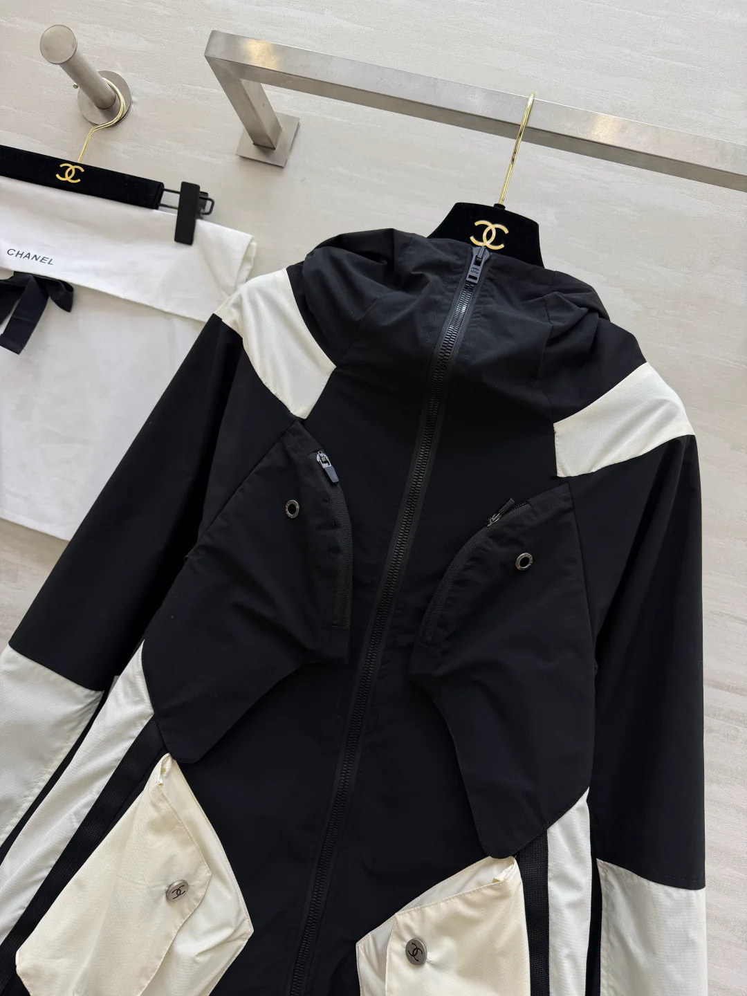 Куртки И Пуховики Женские Chanel 18768024