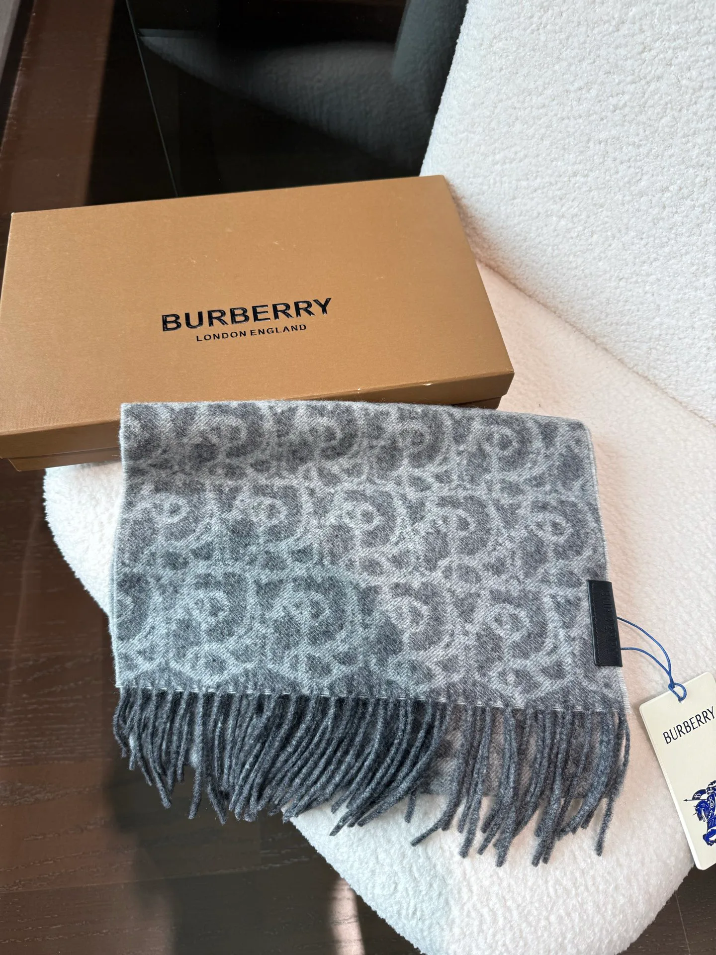Шарфы Burberry 18002704