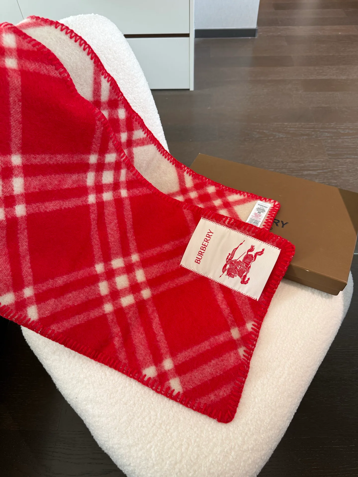 Шарфы Burberry 832108