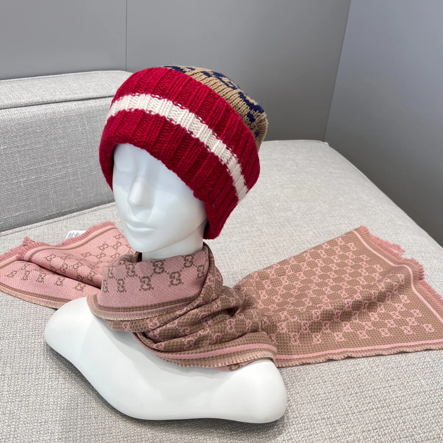 Шарфы Gucci 17992007