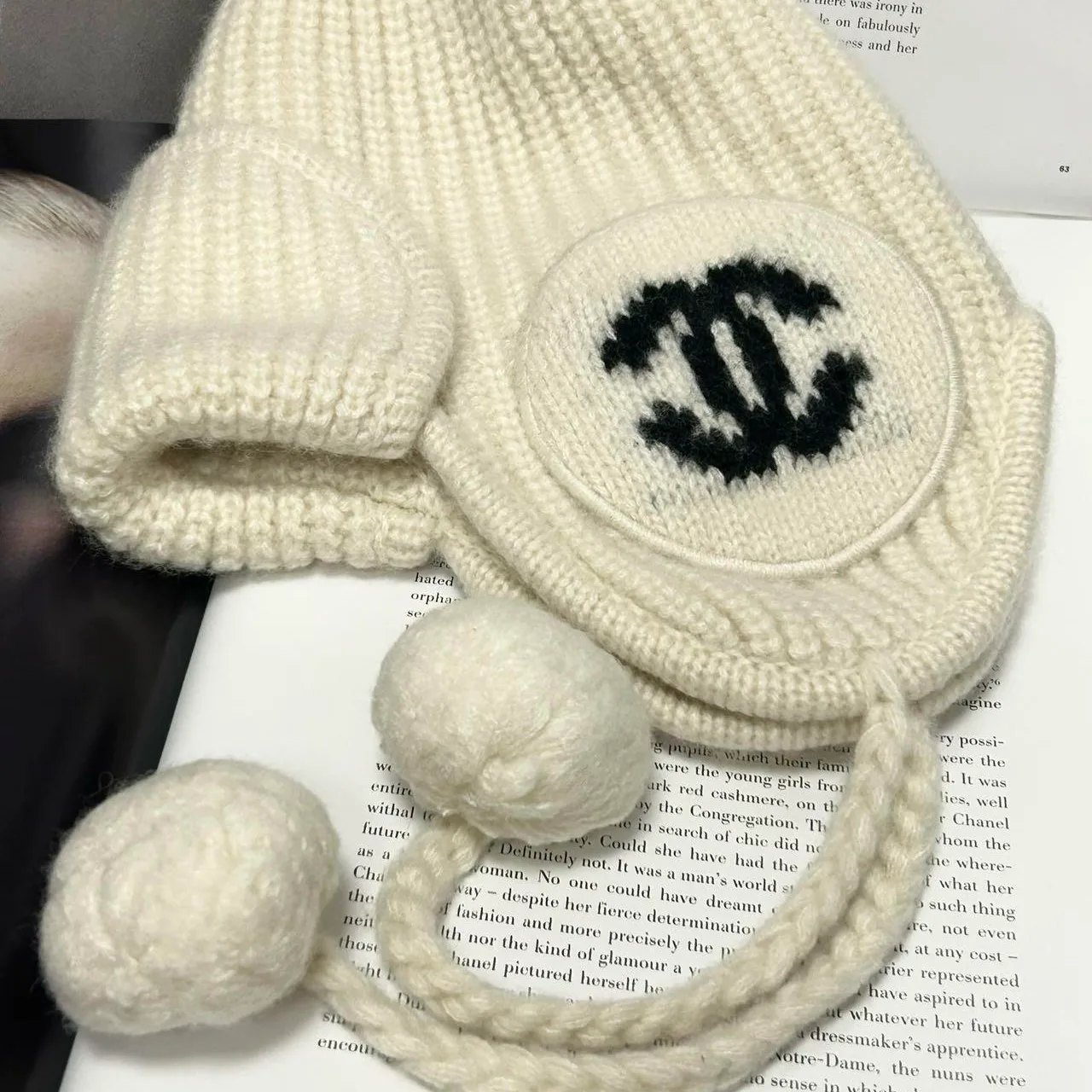 Головные Уборы Chanel 18347816