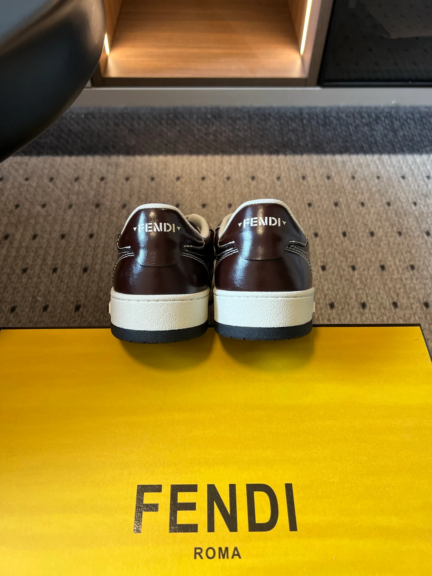 Кроссовки Женские Fendi 18121020