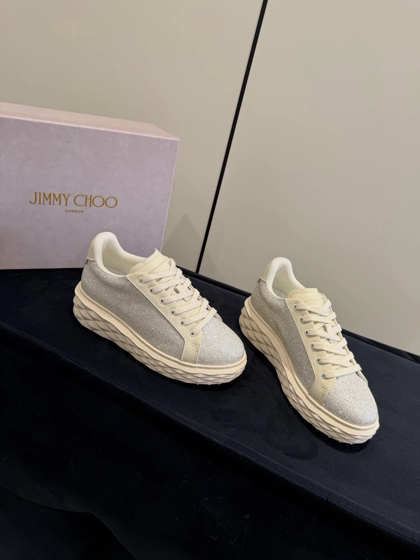 Кроссовки Женские Jimmy Choo 18470027