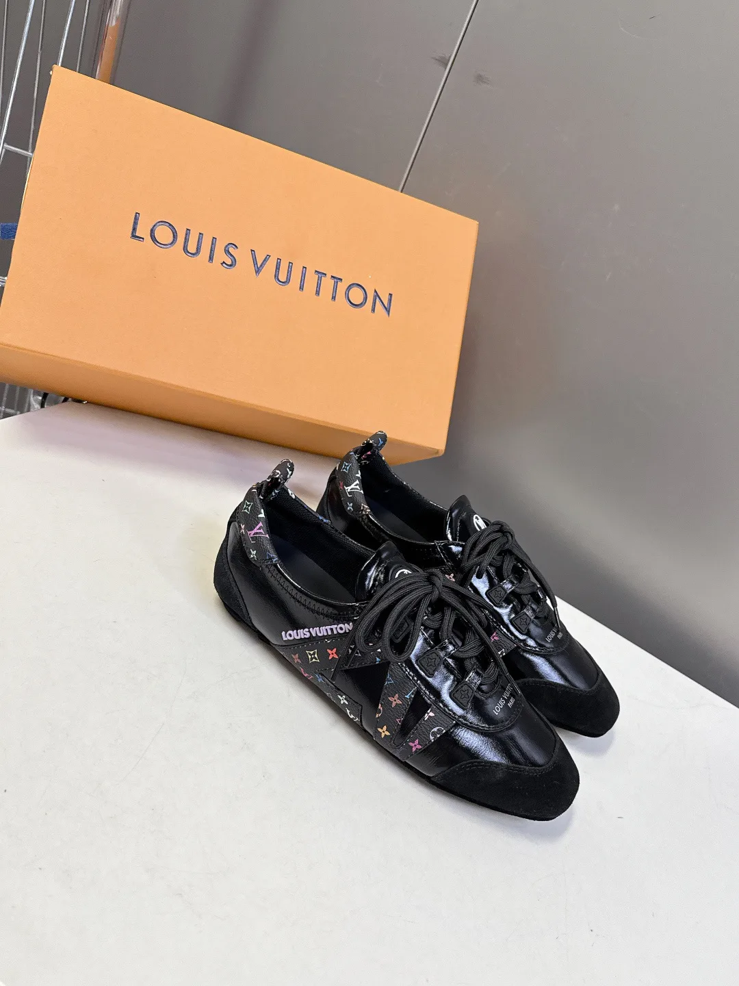 Кроссовки Женские Louis Vuitton 1480734