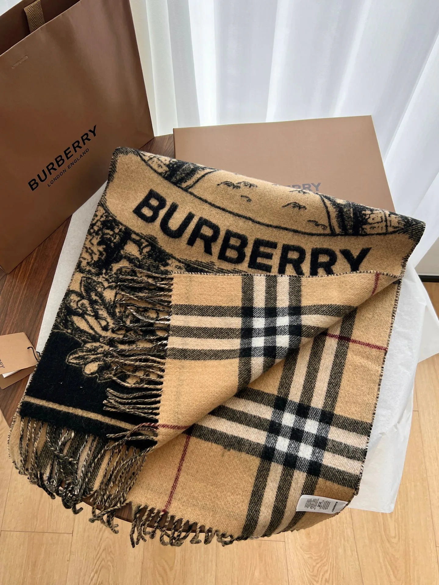 Шарфы Burberry 18659666