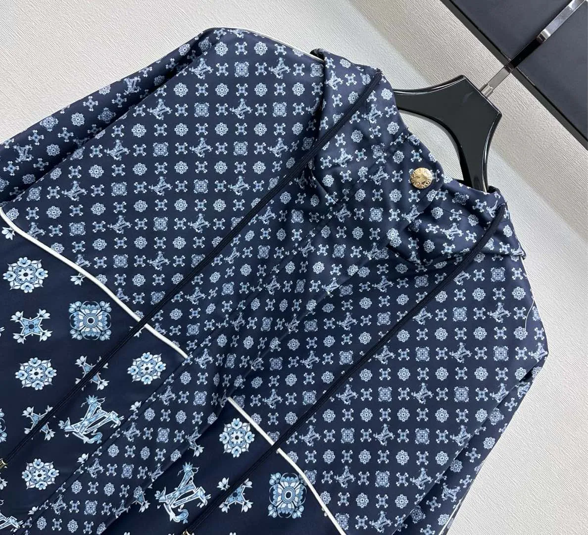 Куртки И Пуховики Женские Louis Vuitton 11049532