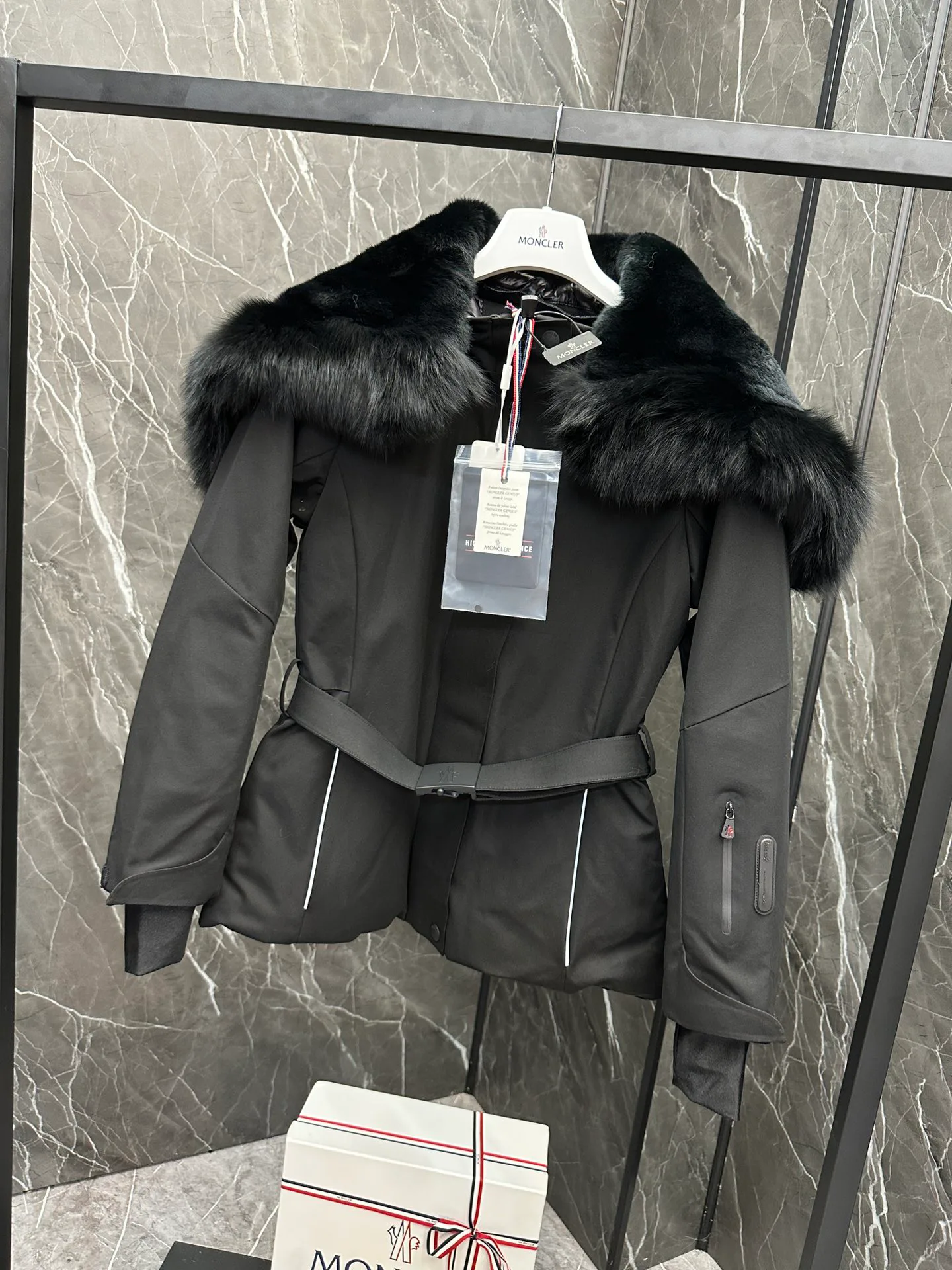 Куртки И Пуховики Женские Moncler 19629391