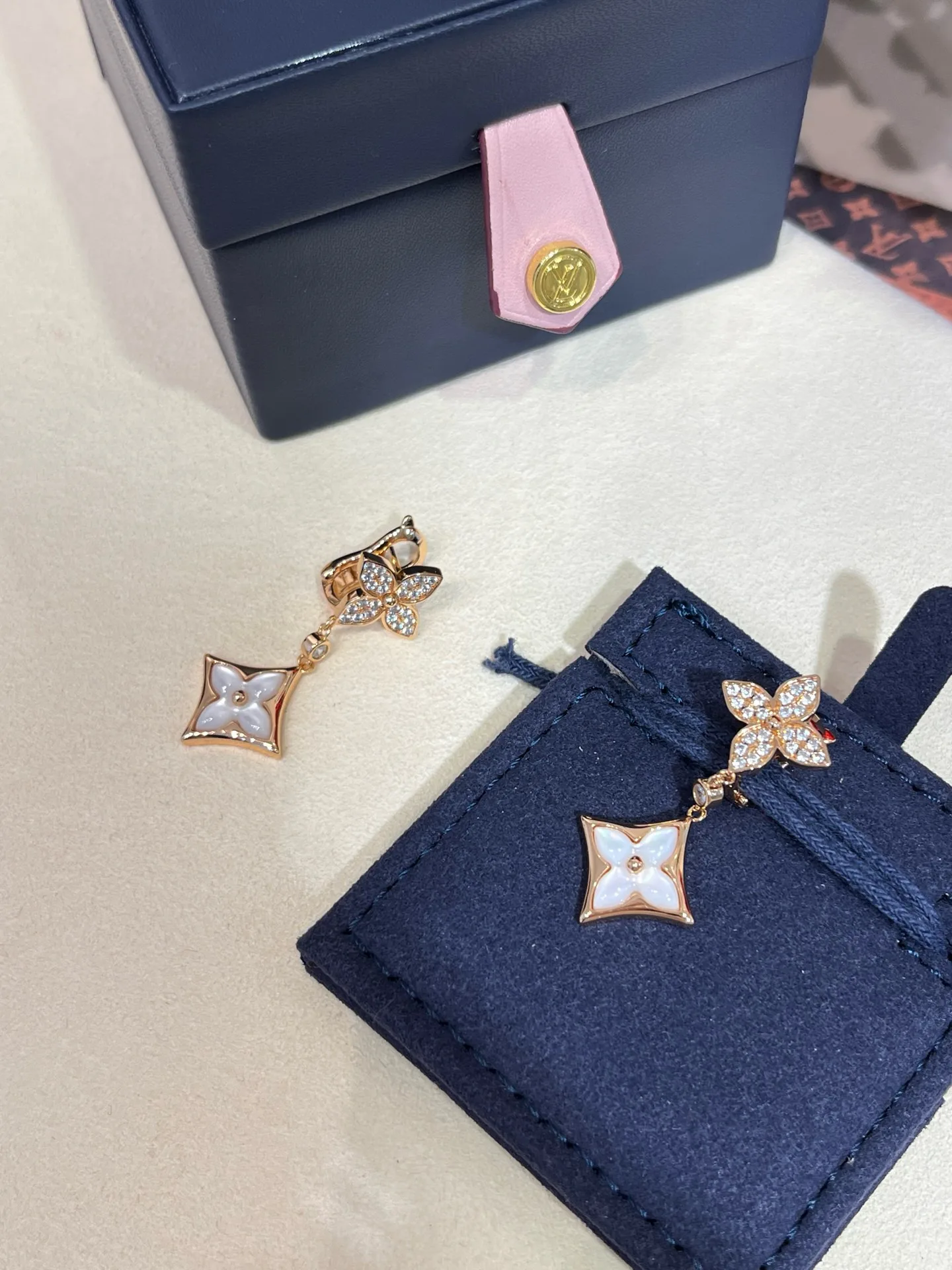 Бижутерия Louis Vuitton 17819356
