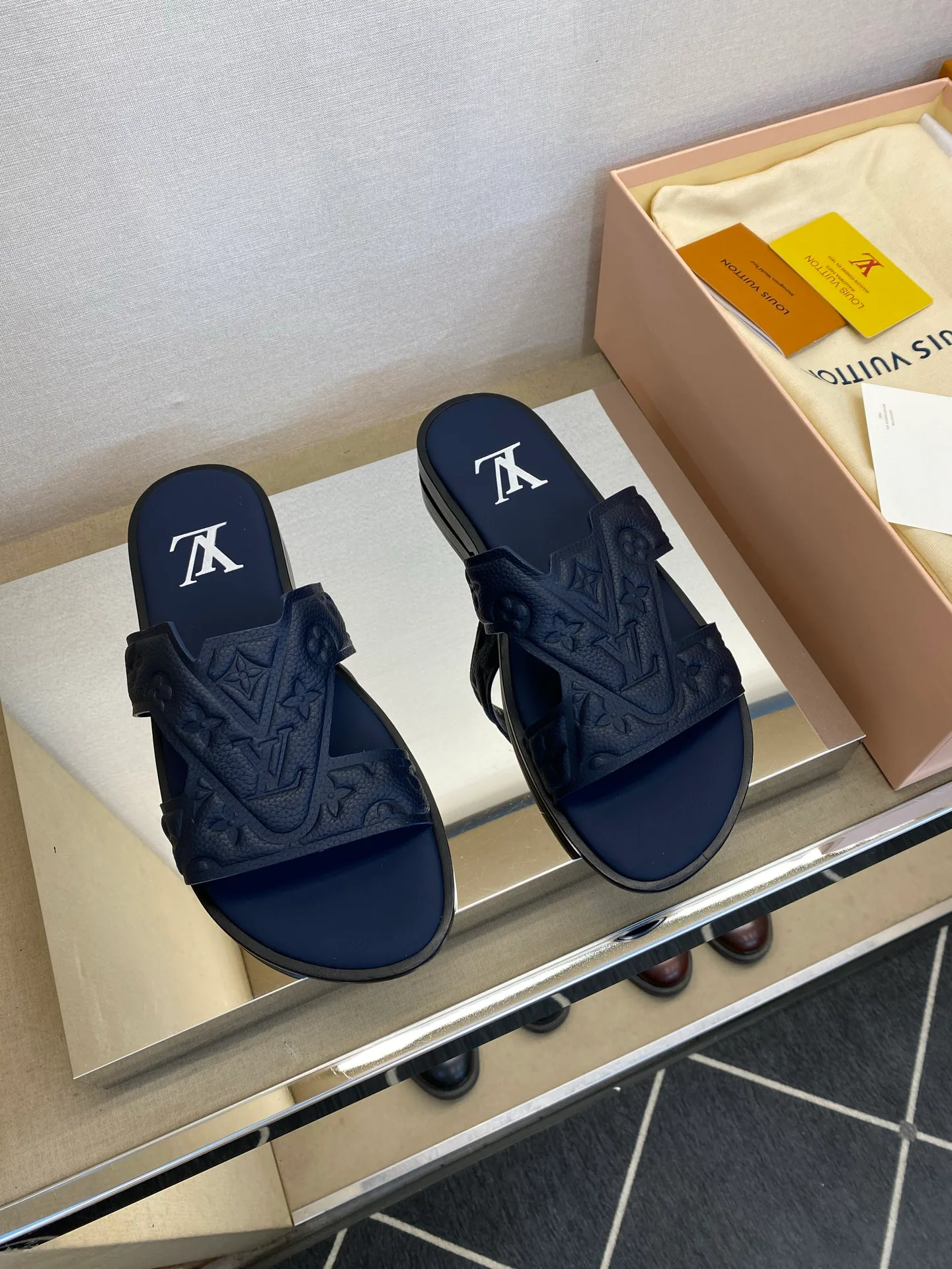 Шлепанцы Мужские Louis Vuitton 11956887