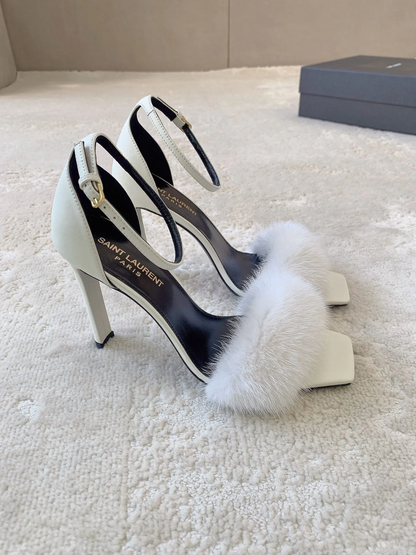 Босоножки Женские Saint Laurent 4560957