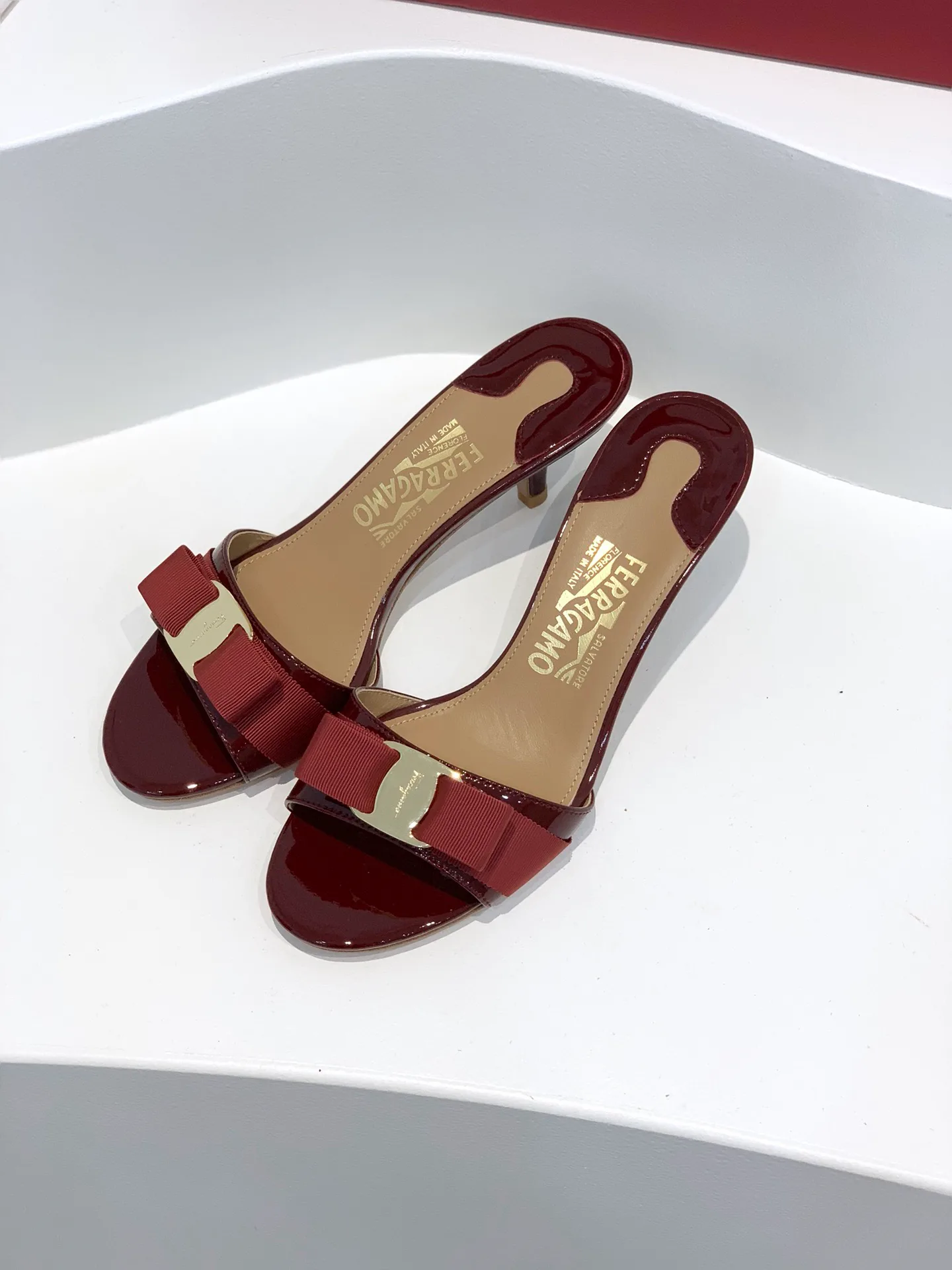 Босоножки Женские Salvatore Ferragamo 17642544