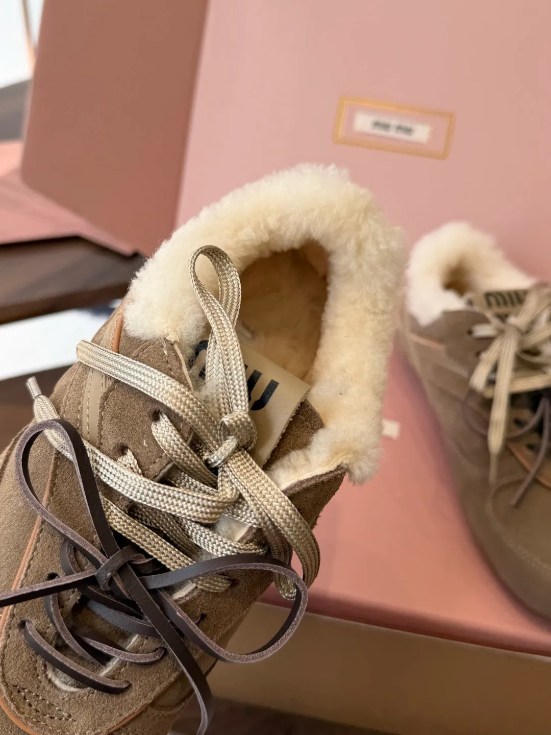 Кроссовки Женские Miu Miu 18687351