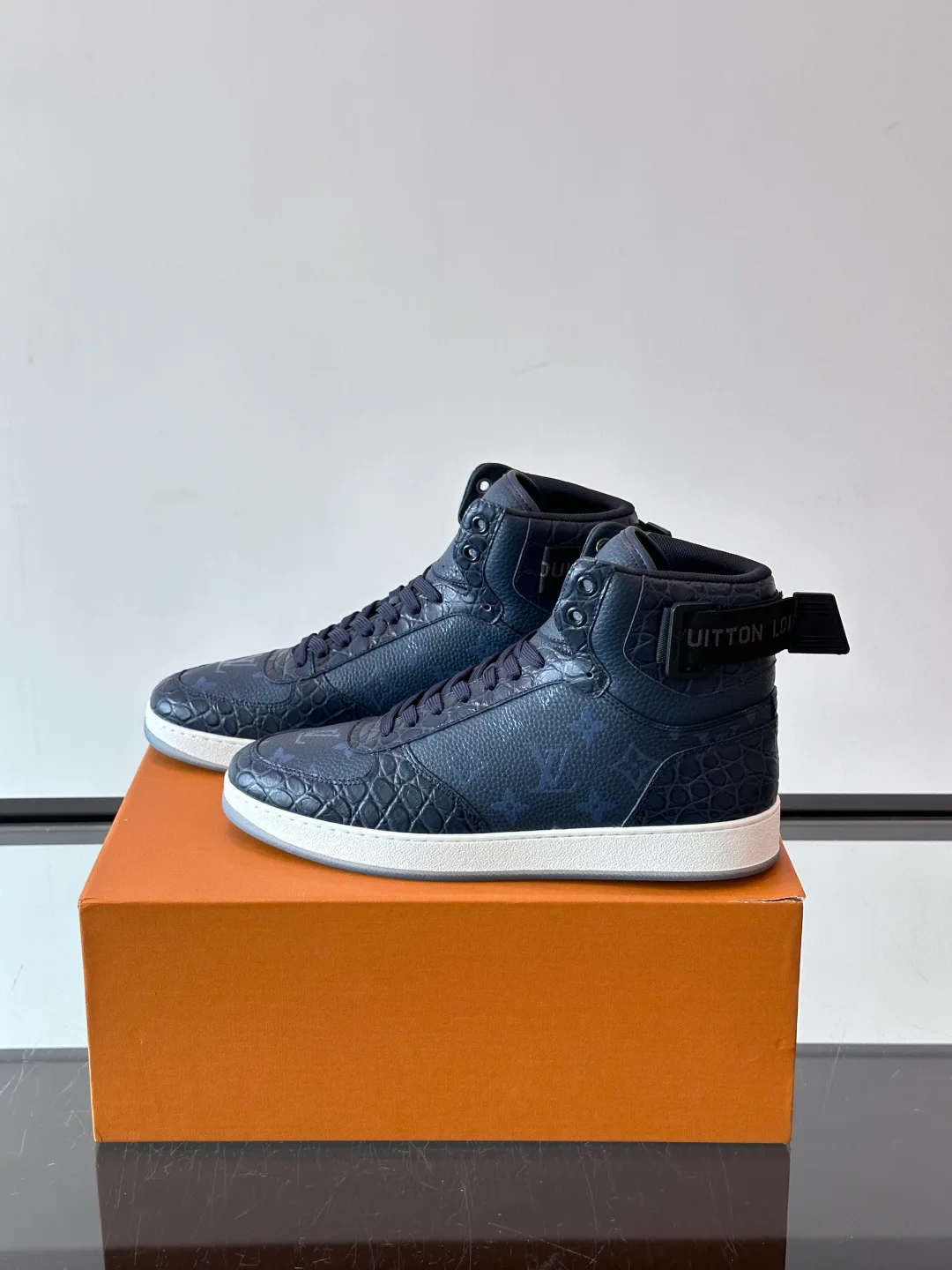 Кроссовки Мужские Louis Vuitton 18400603