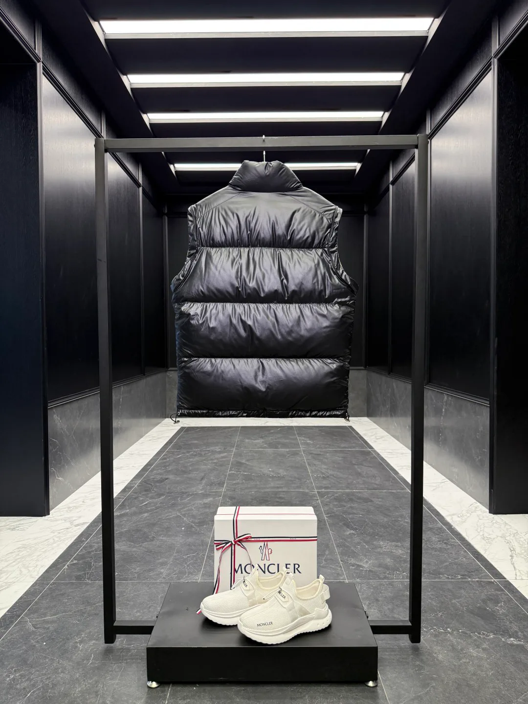 Куртки И Пуховики Мужские Moncler 250504